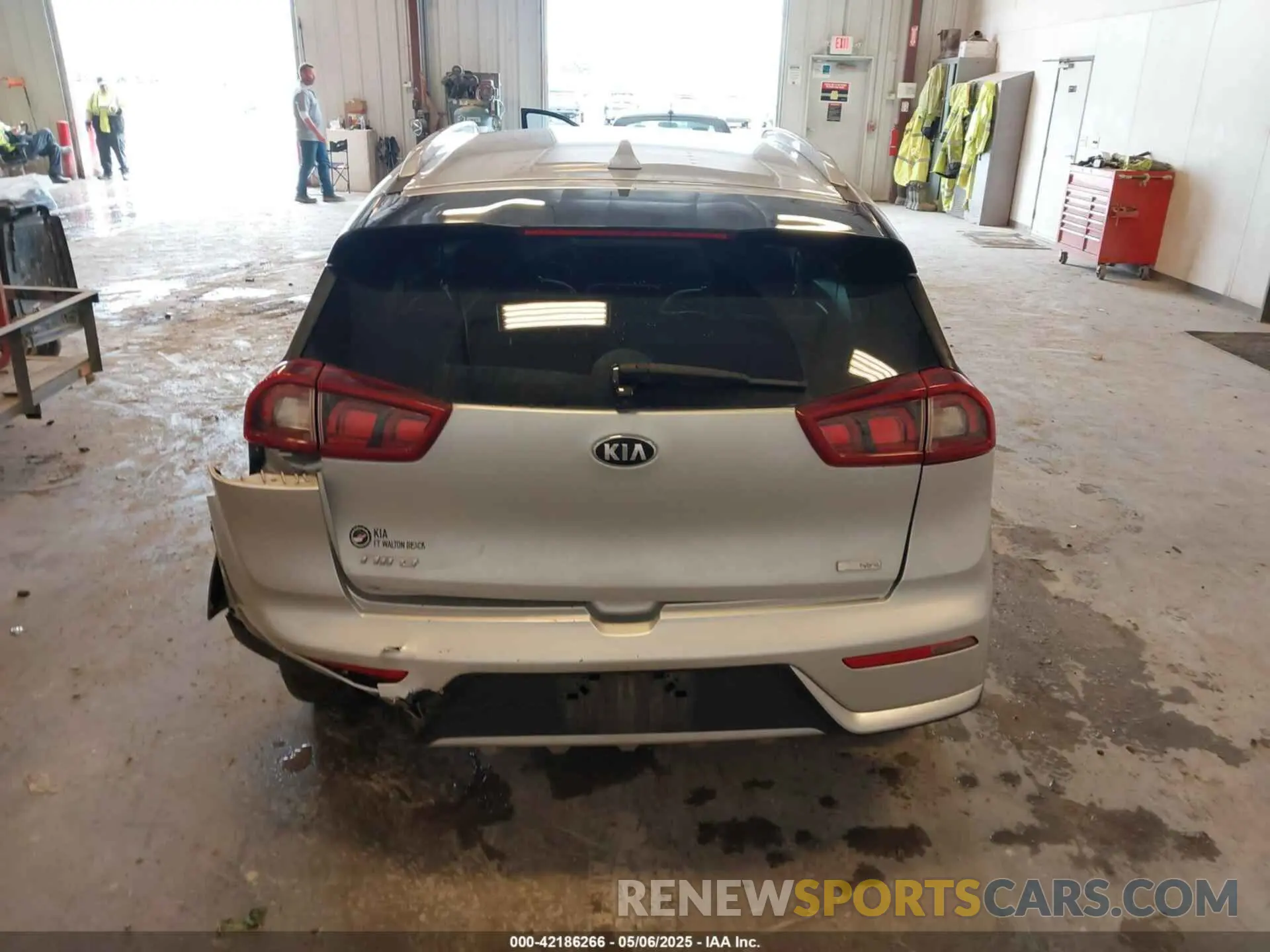 16 Photograph of a damaged car KNDCB3LC2K5240073 KIA NIRO 2019