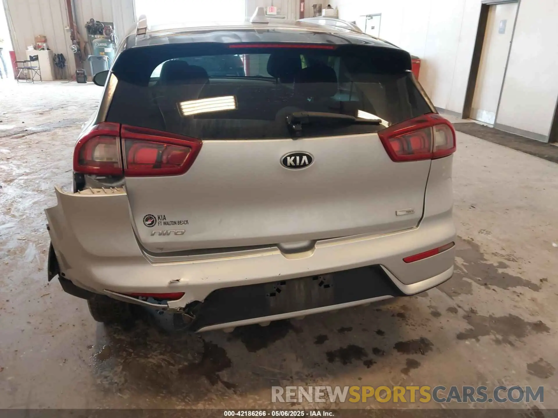 6 Photograph of a damaged car KNDCB3LC2K5240073 KIA NIRO 2019
