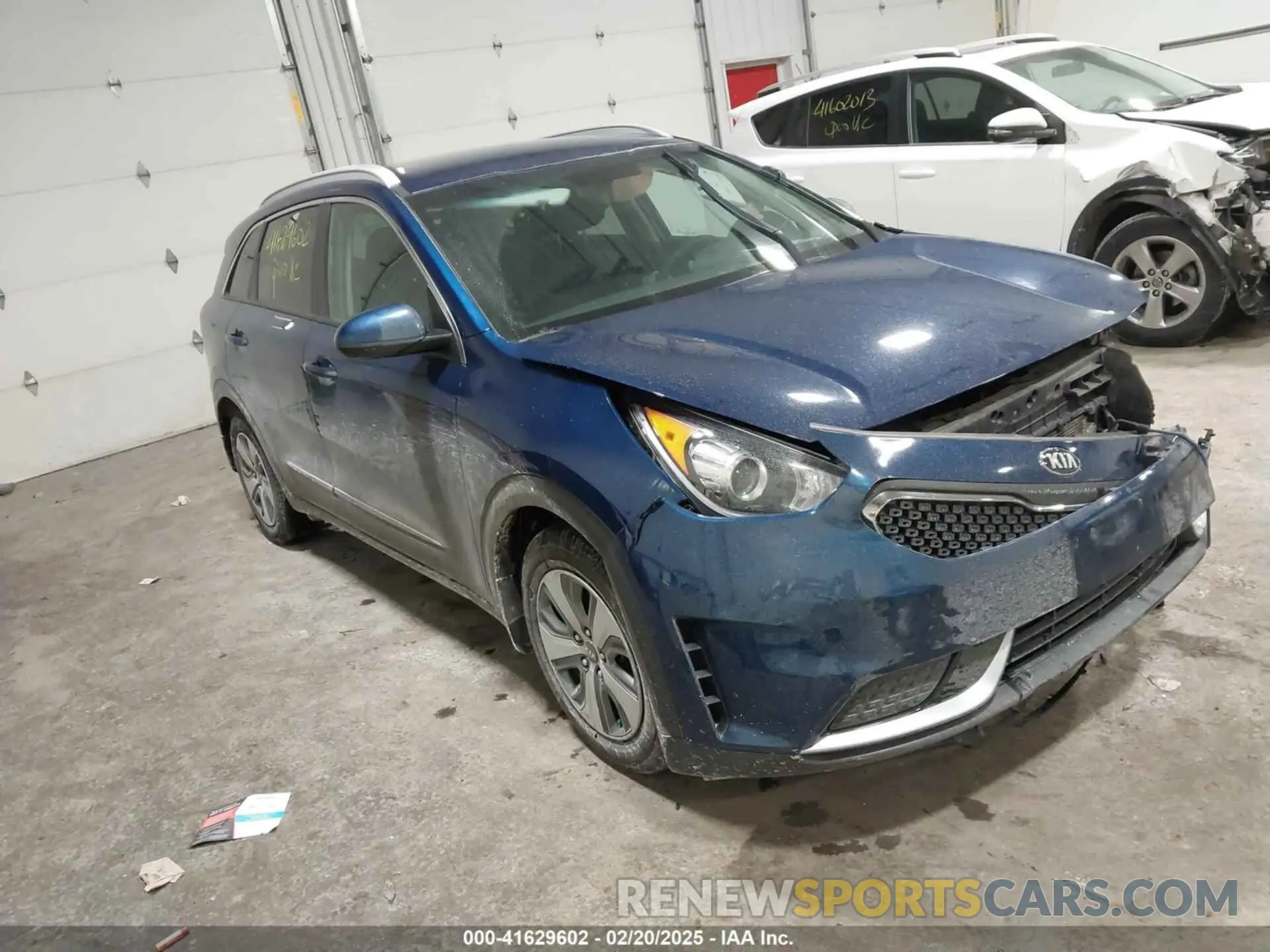 1 Photograph of a damaged car KNDCB3LC2K5250165 KIA NIRO 2019