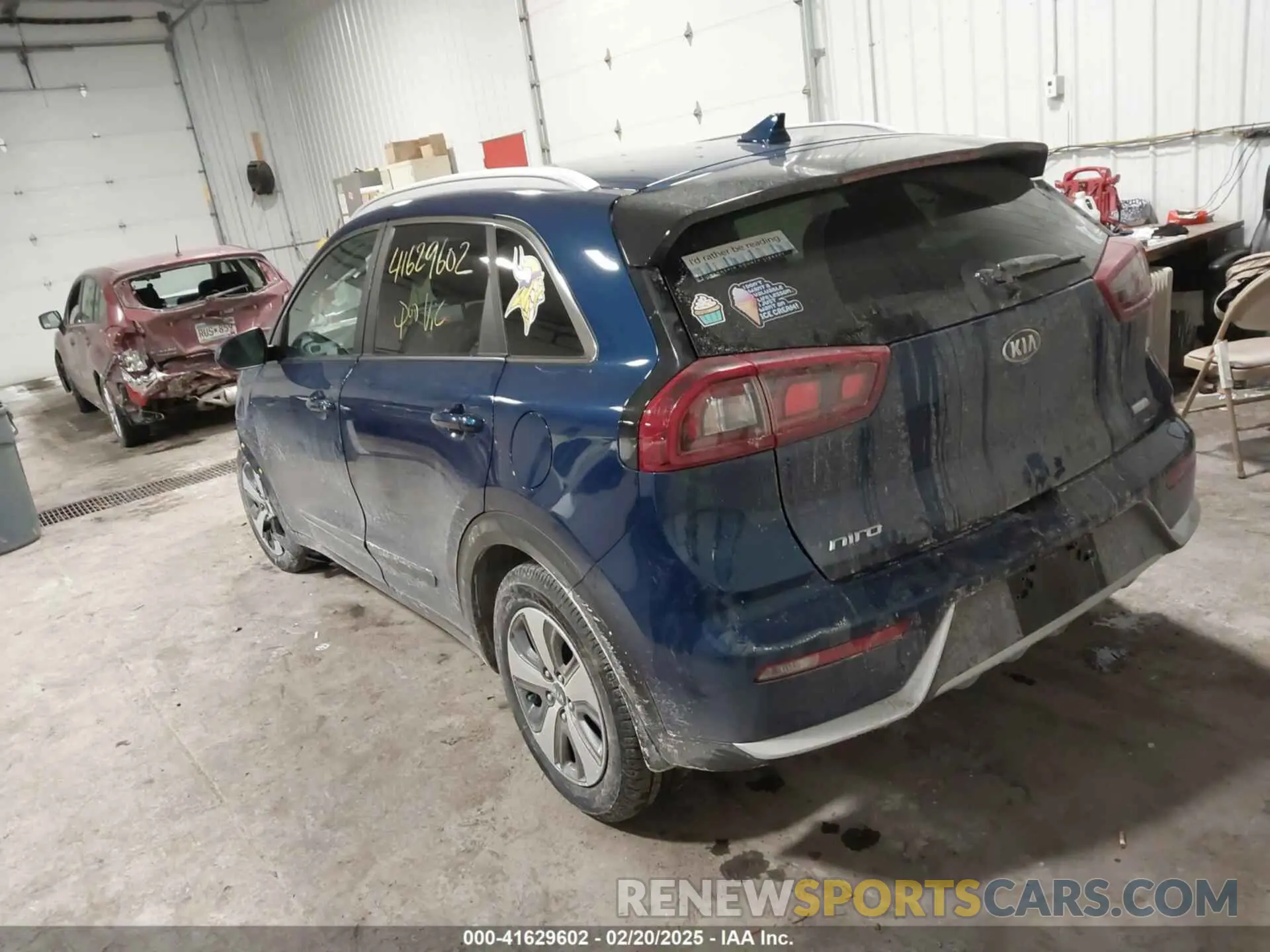 3 Photograph of a damaged car KNDCB3LC2K5250165 KIA NIRO 2019