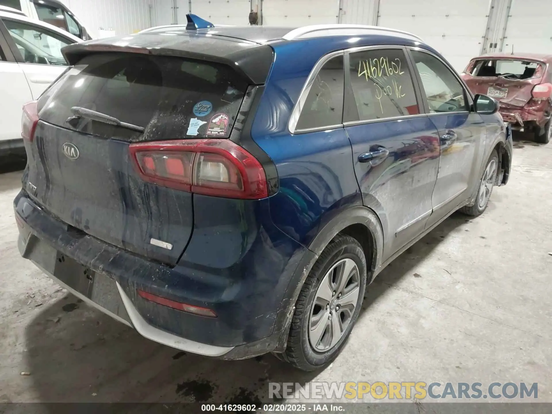 4 Photograph of a damaged car KNDCB3LC2K5250165 KIA NIRO 2019