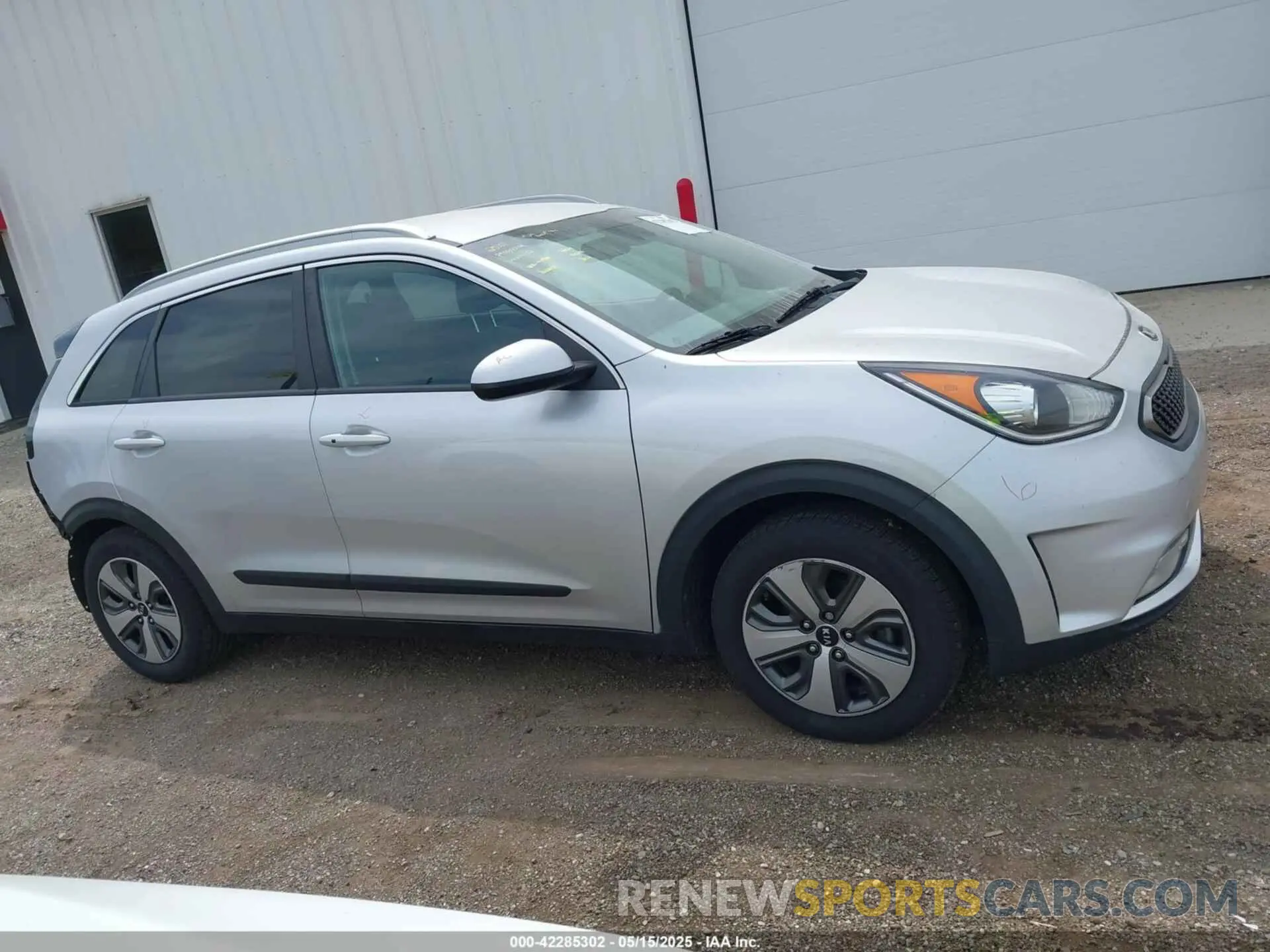14 Photograph of a damaged car KNDCB3LC3K5282557 KIA NIRO 2019