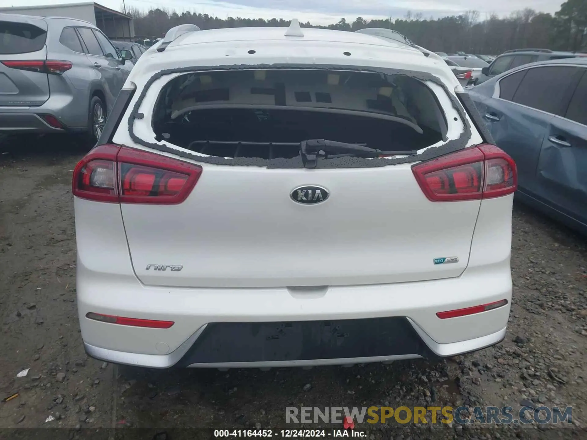 17 Photograph of a damaged car KNDCB3LC3K5319672 KIA NIRO 2019