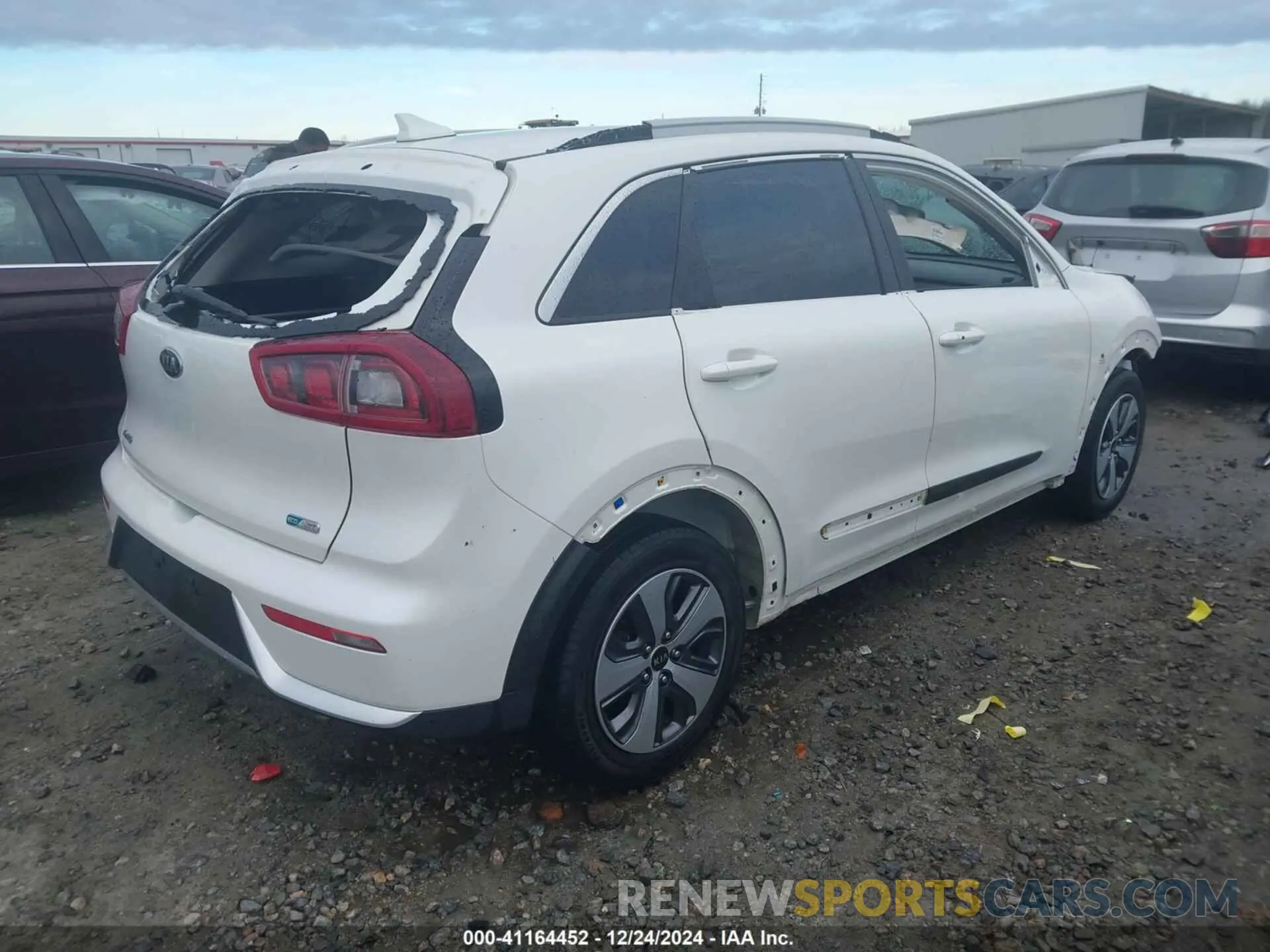 4 Photograph of a damaged car KNDCB3LC3K5319672 KIA NIRO 2019