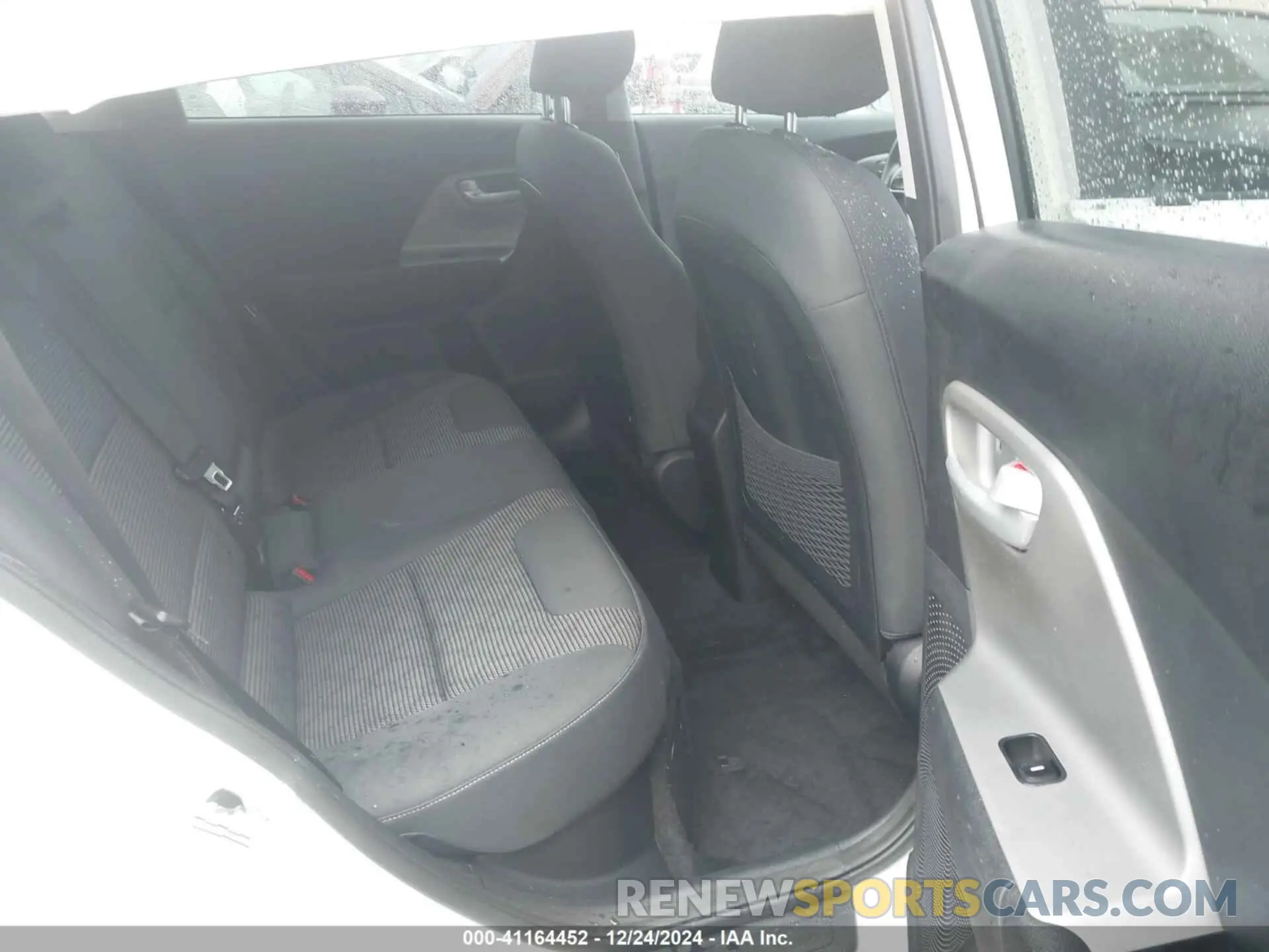 8 Photograph of a damaged car KNDCB3LC3K5319672 KIA NIRO 2019
