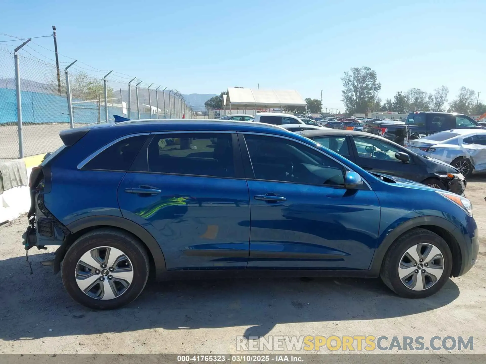 14 Photograph of a damaged car KNDCB3LC3K5322605 KIA NIRO 2019