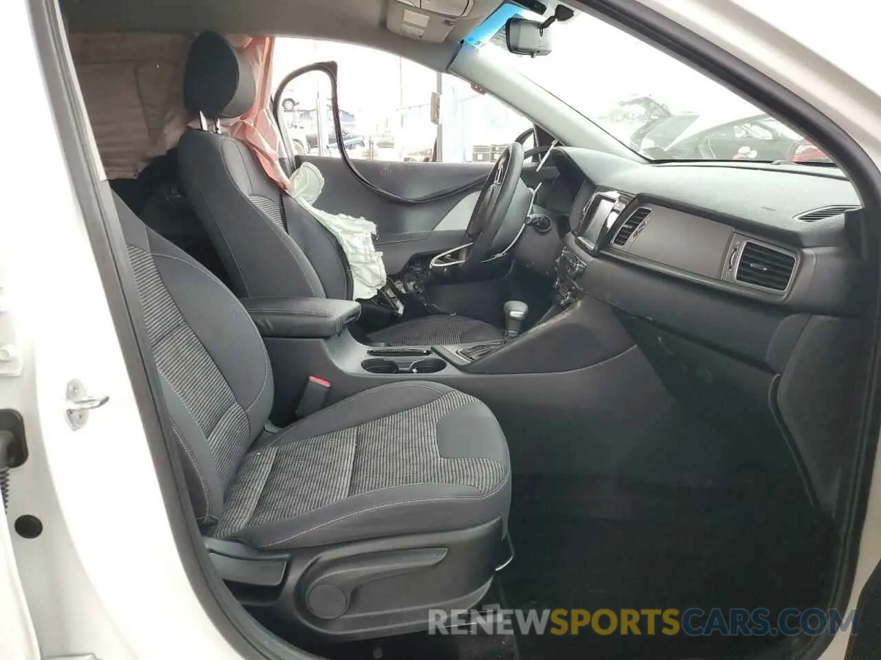 7 Photograph of a damaged car KNDCB3LC4K5305022 KIA NIRO 2019