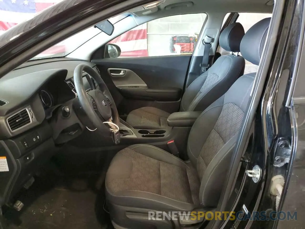 7 Photograph of a damaged car KNDCB3LC4K5306896 KIA NIRO 2019