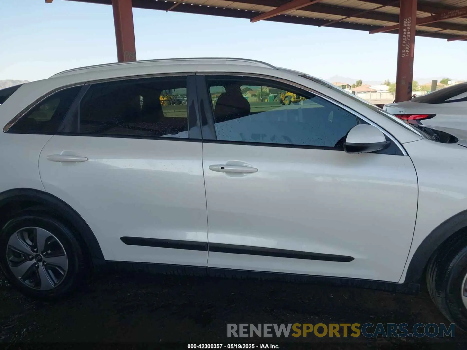 13 Photograph of a damaged car KNDCB3LC4K5316327 KIA NIRO 2019