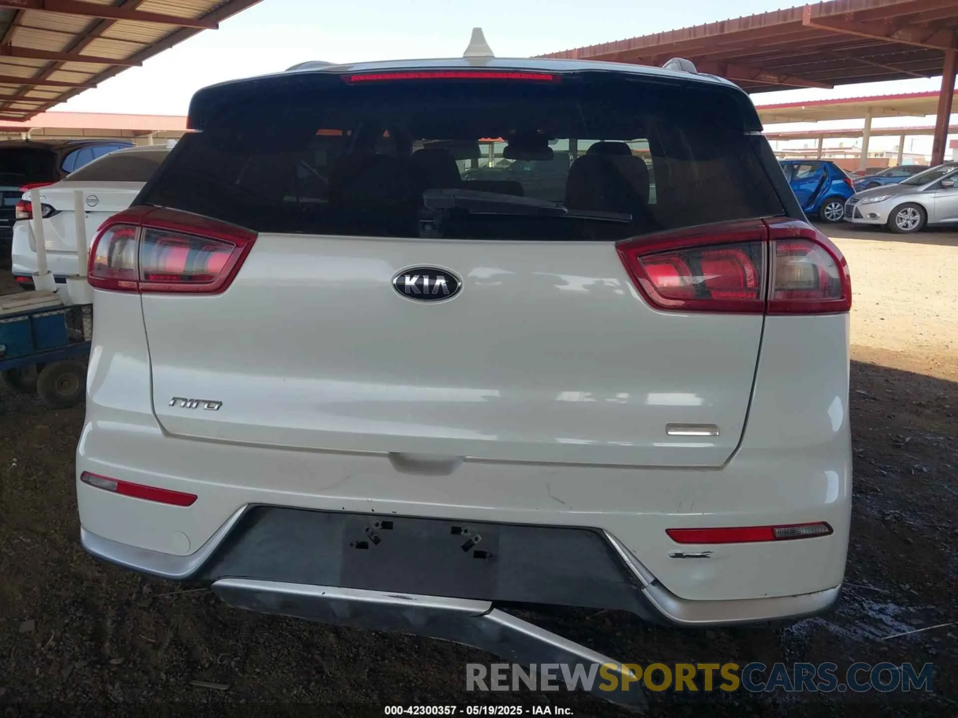 16 Photograph of a damaged car KNDCB3LC4K5316327 KIA NIRO 2019