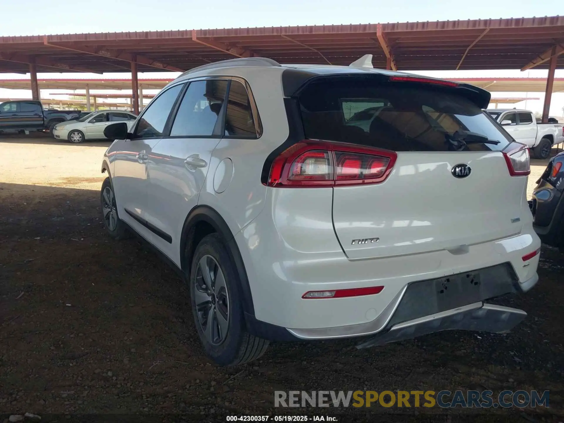 3 Photograph of a damaged car KNDCB3LC4K5316327 KIA NIRO 2019