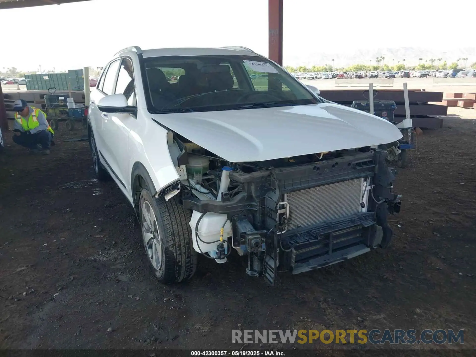 6 Photograph of a damaged car KNDCB3LC4K5316327 KIA NIRO 2019