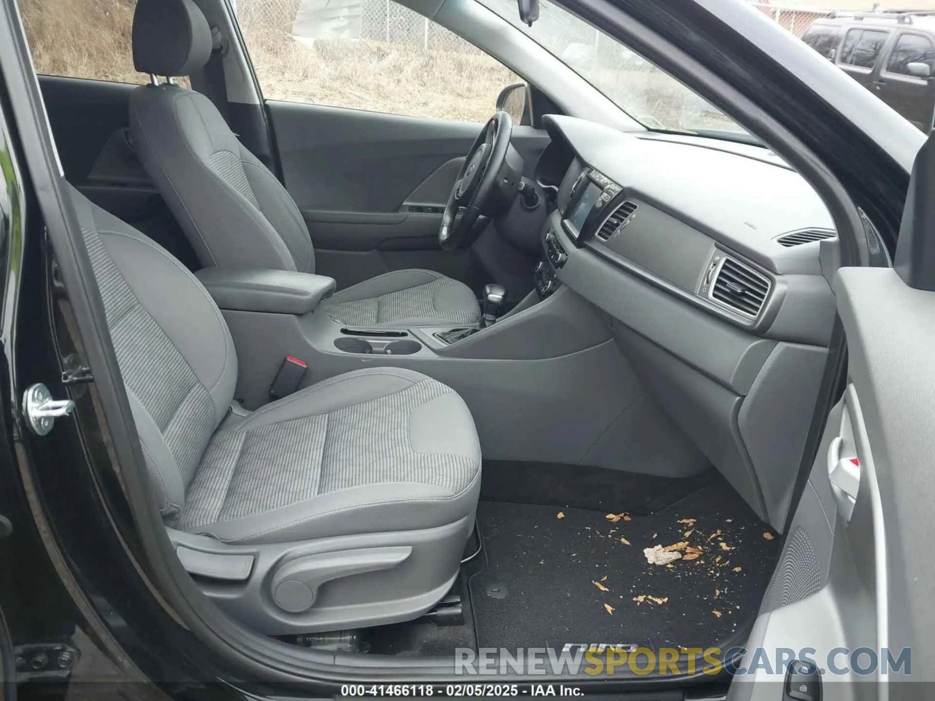 5 Photograph of a damaged car KNDCB3LC4K5326047 KIA NIRO 2019