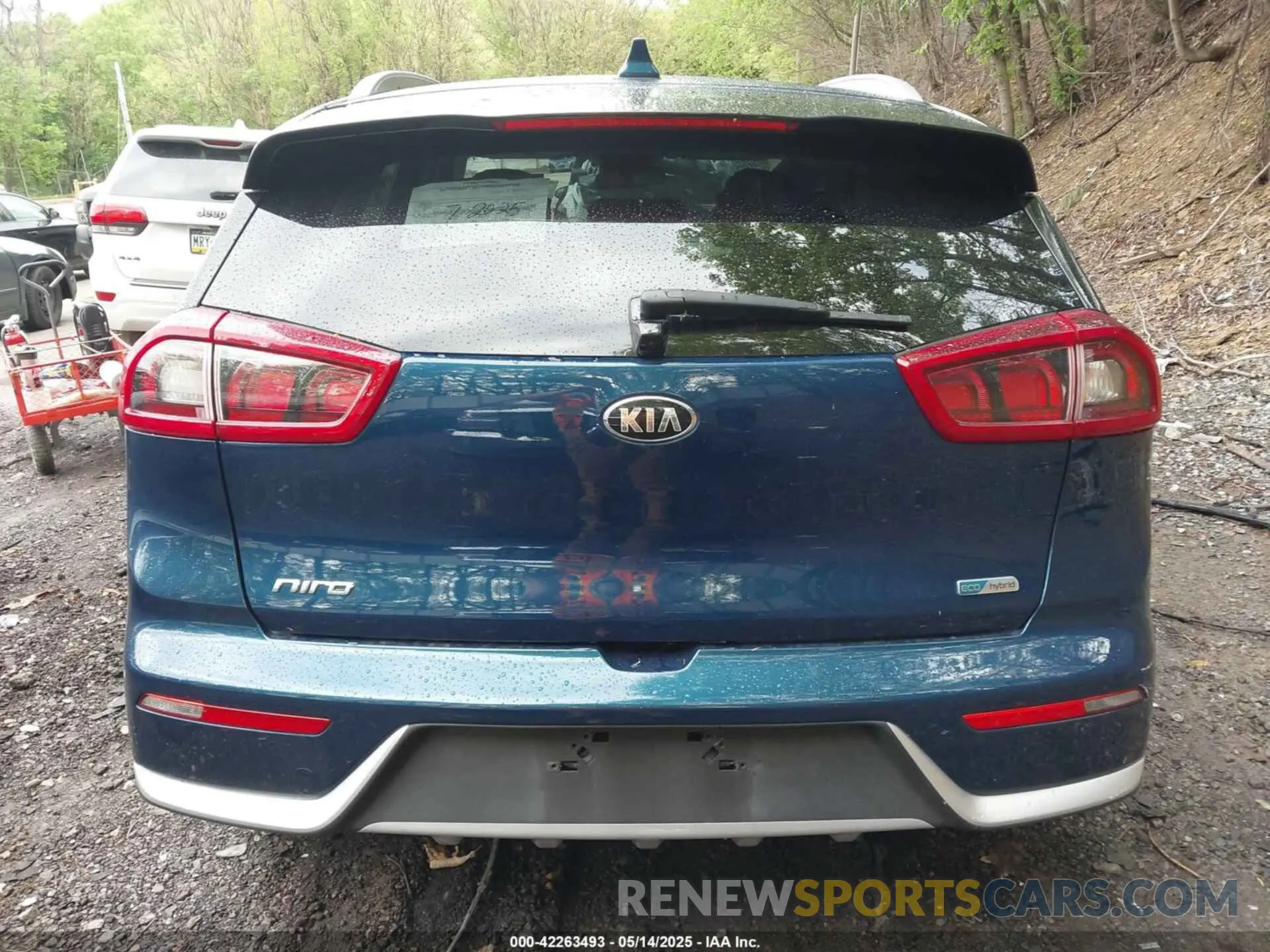 16 Photograph of a damaged car KNDCB3LC4K5339008 KIA NIRO 2019
