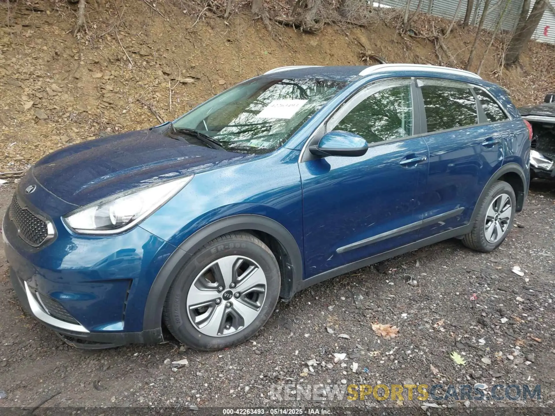 2 Photograph of a damaged car KNDCB3LC4K5339008 KIA NIRO 2019