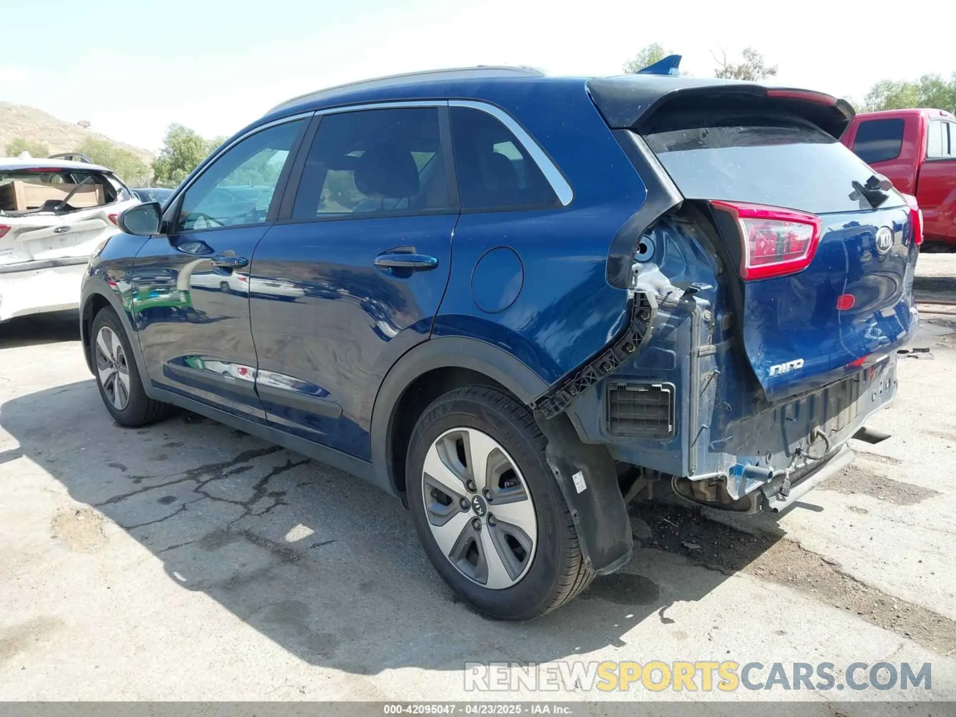 3 Photograph of a damaged car KNDCB3LC5K5252590 KIA NIRO 2019