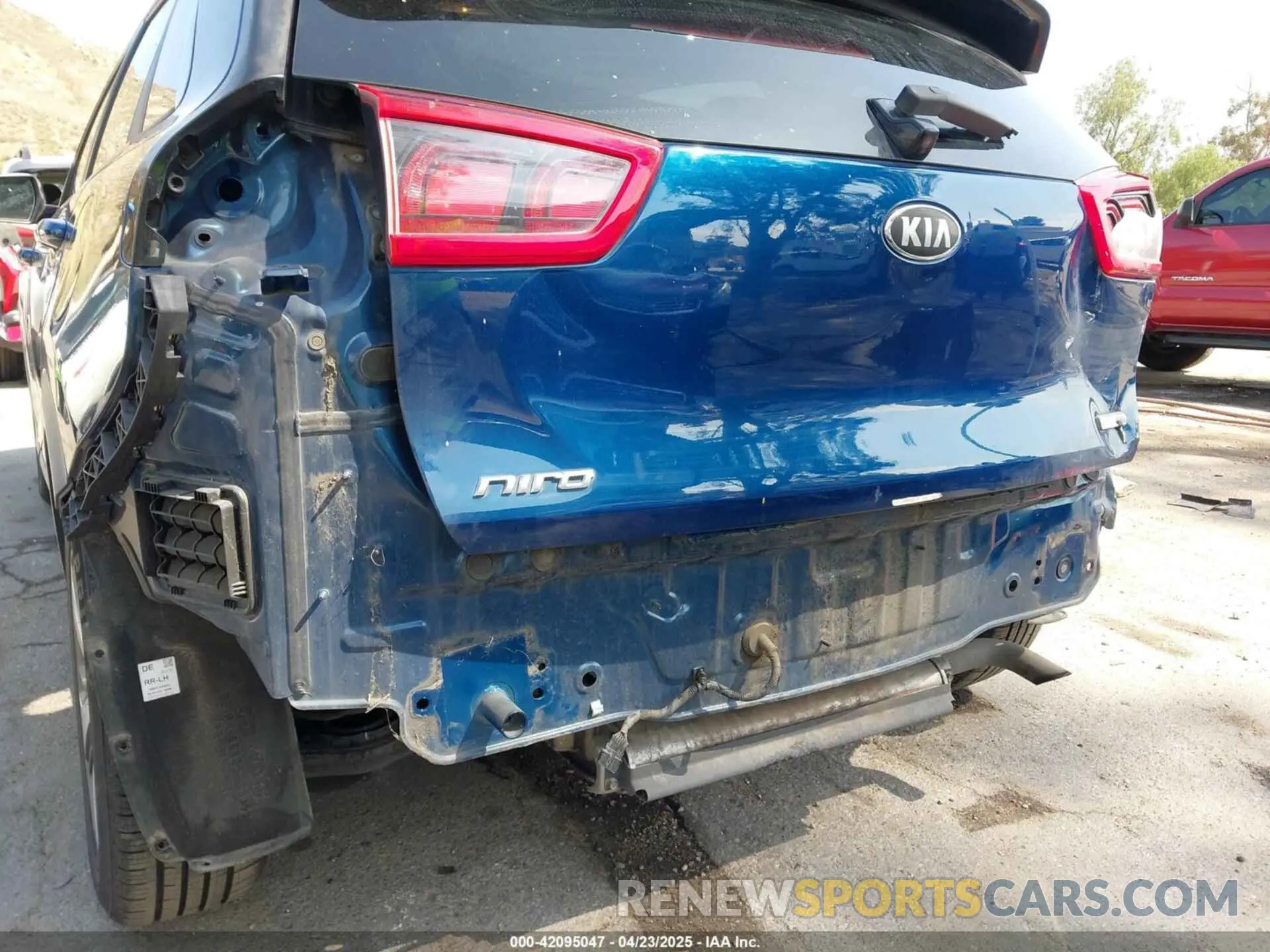 6 Photograph of a damaged car KNDCB3LC5K5252590 KIA NIRO 2019