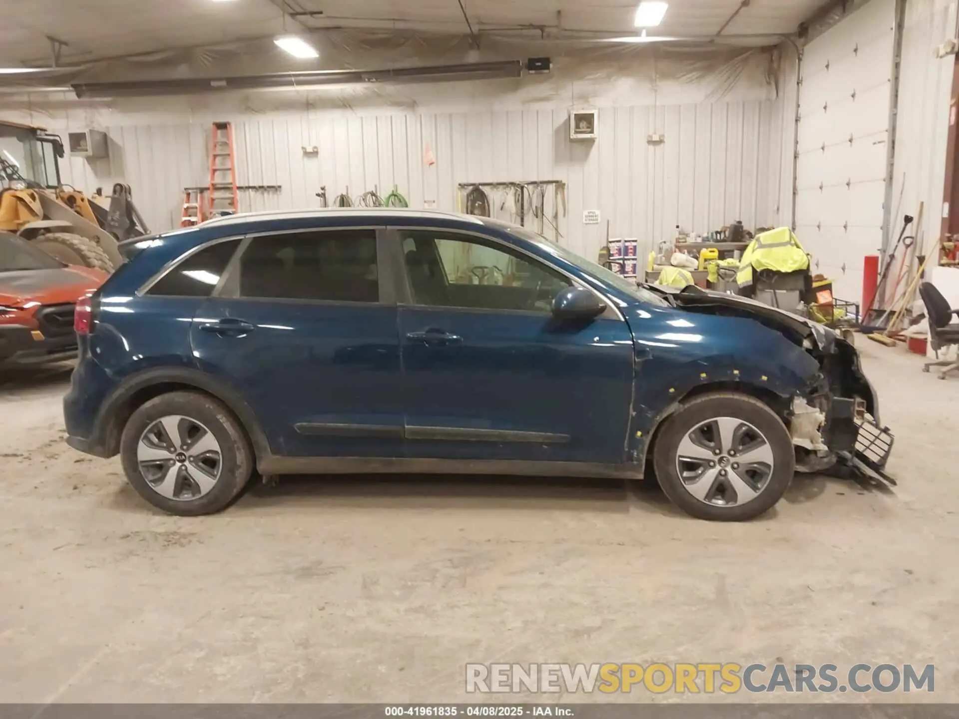 13 Photograph of a damaged car KNDCB3LC5K5328454 KIA NIRO 2019