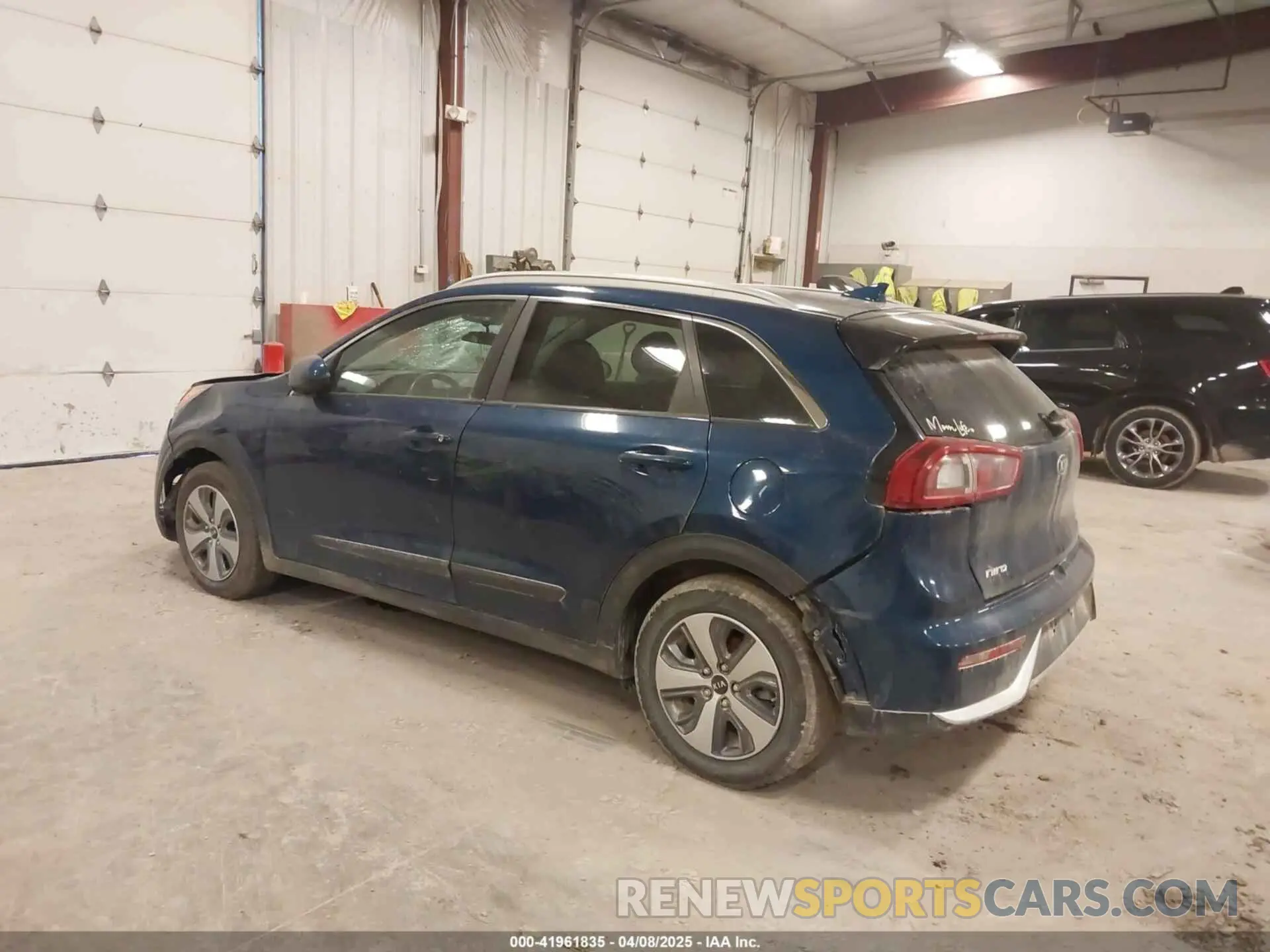 3 Photograph of a damaged car KNDCB3LC5K5328454 KIA NIRO 2019