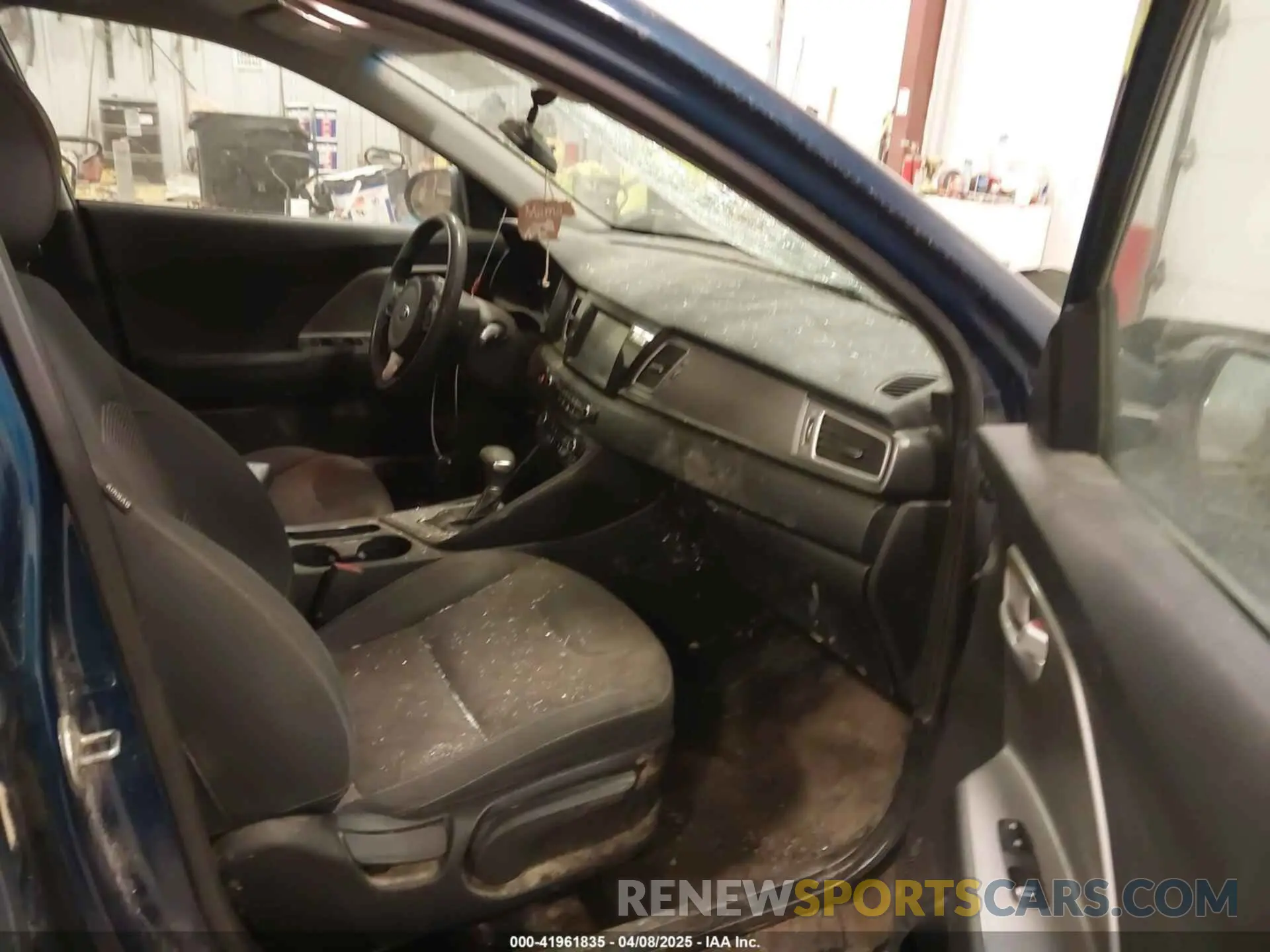 5 Photograph of a damaged car KNDCB3LC5K5328454 KIA NIRO 2019