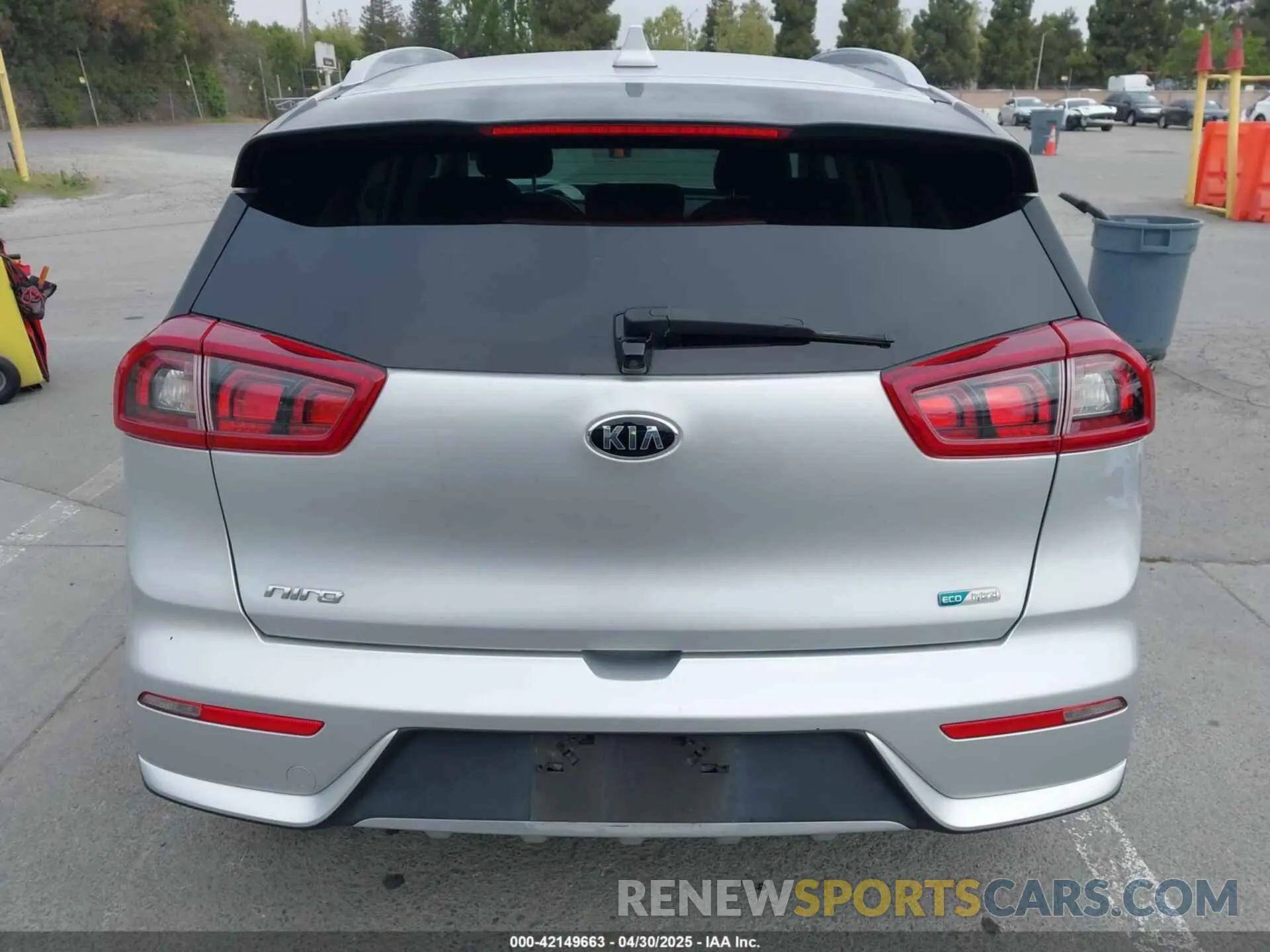 17 Photograph of a damaged car KNDCB3LC5K5351412 KIA NIRO 2019