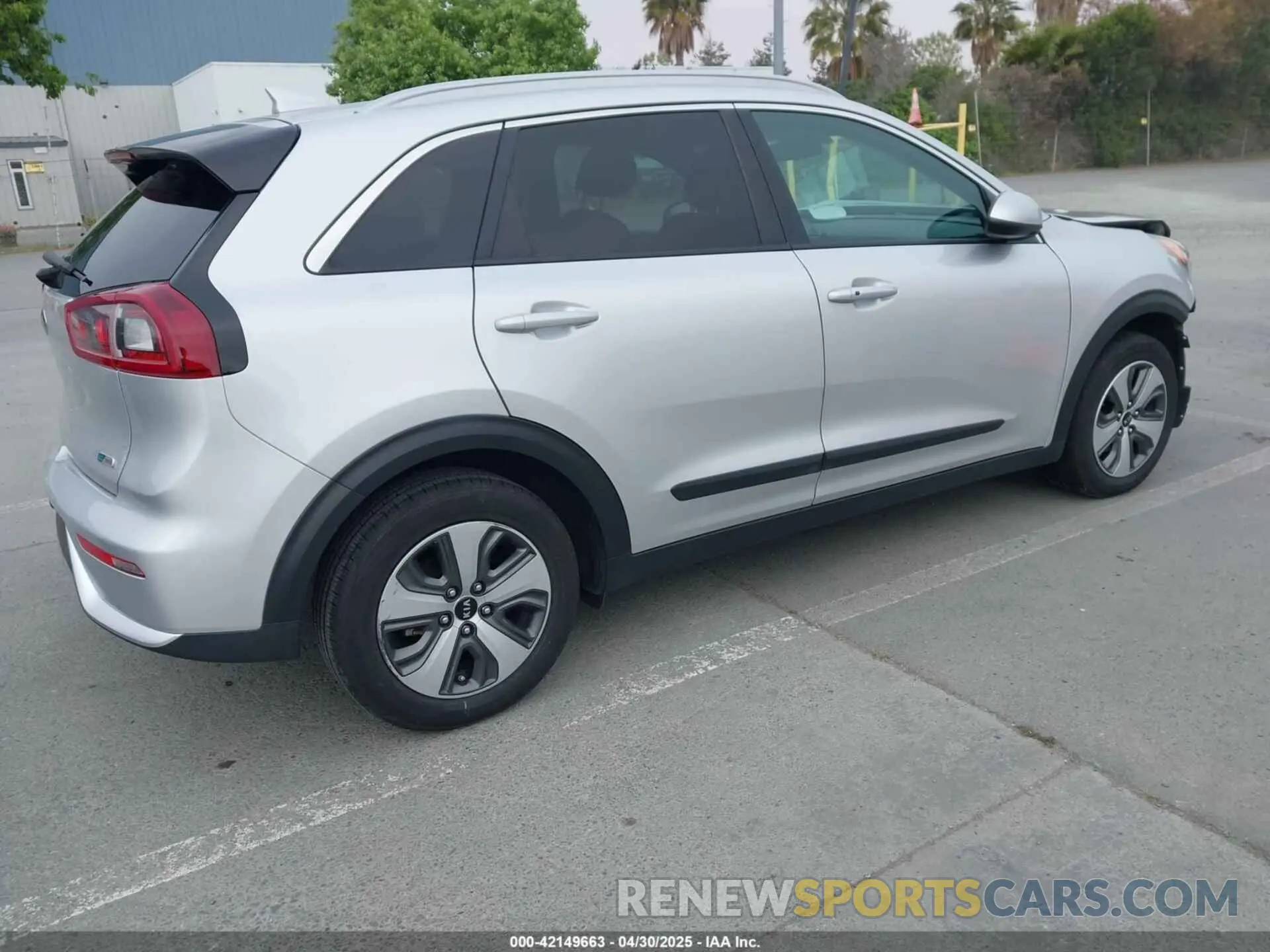 4 Photograph of a damaged car KNDCB3LC5K5351412 KIA NIRO 2019
