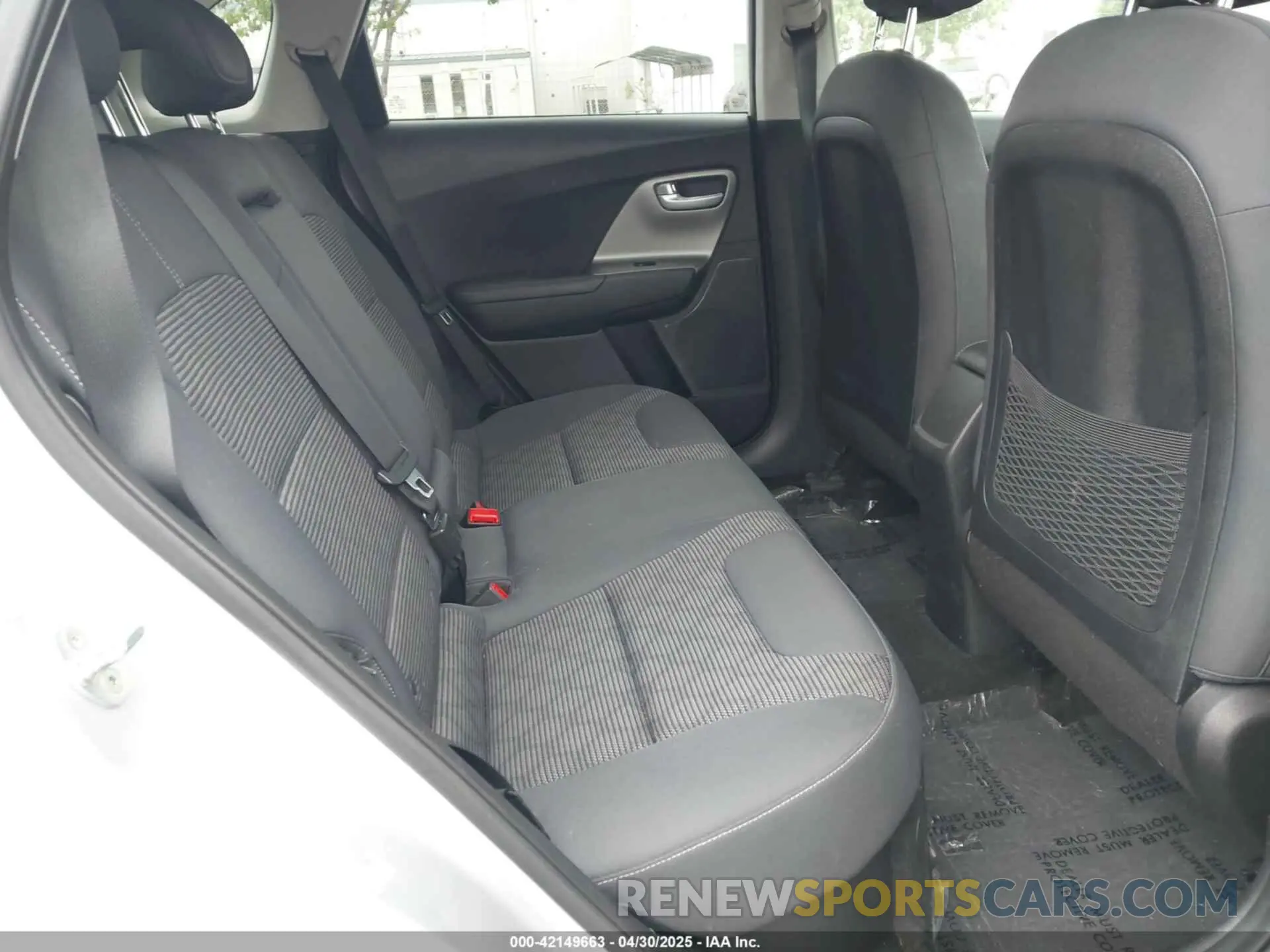 8 Photograph of a damaged car KNDCB3LC5K5351412 KIA NIRO 2019