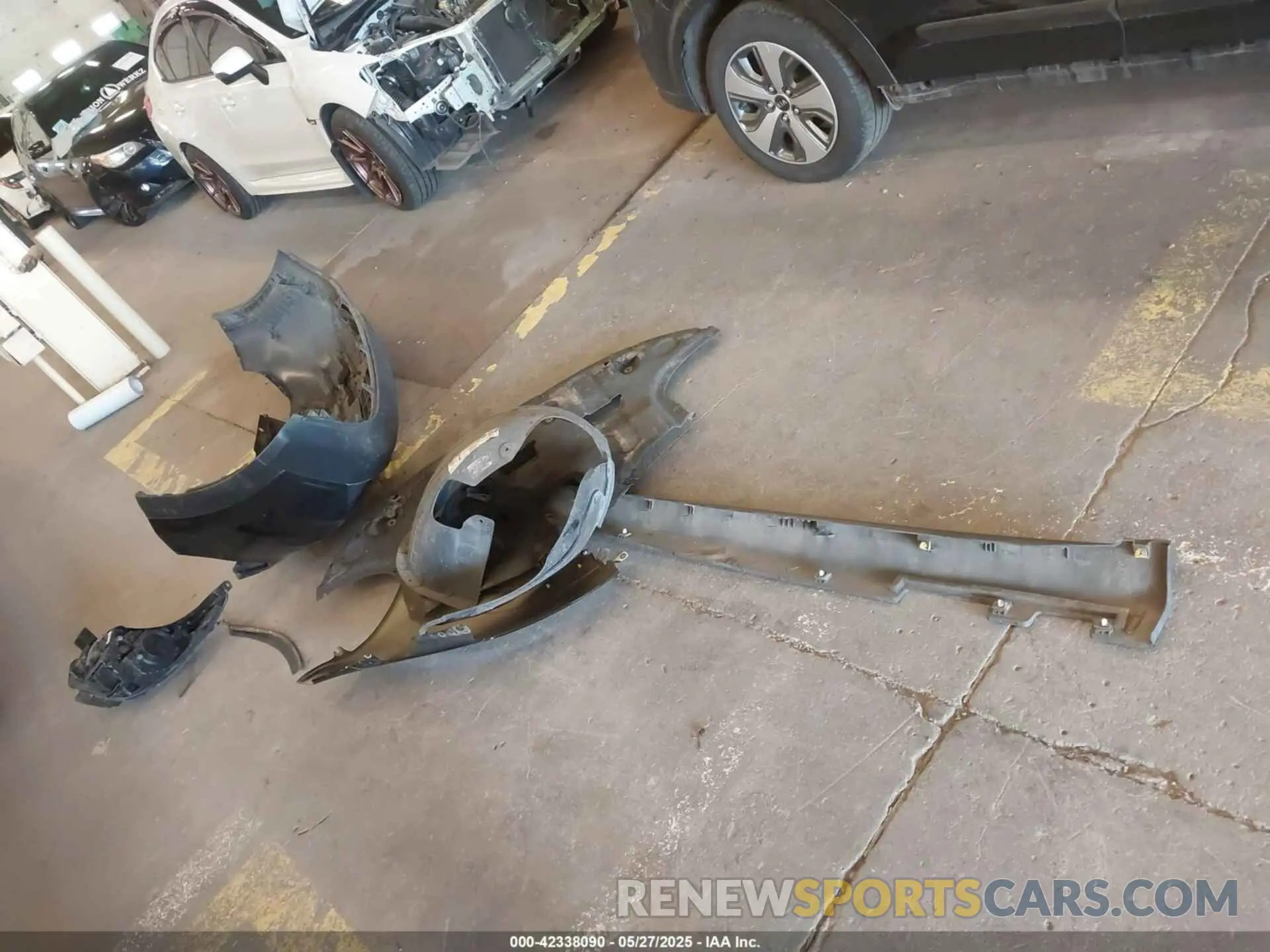 12 Photograph of a damaged car KNDCB3LC6K5252775 KIA NIRO 2019