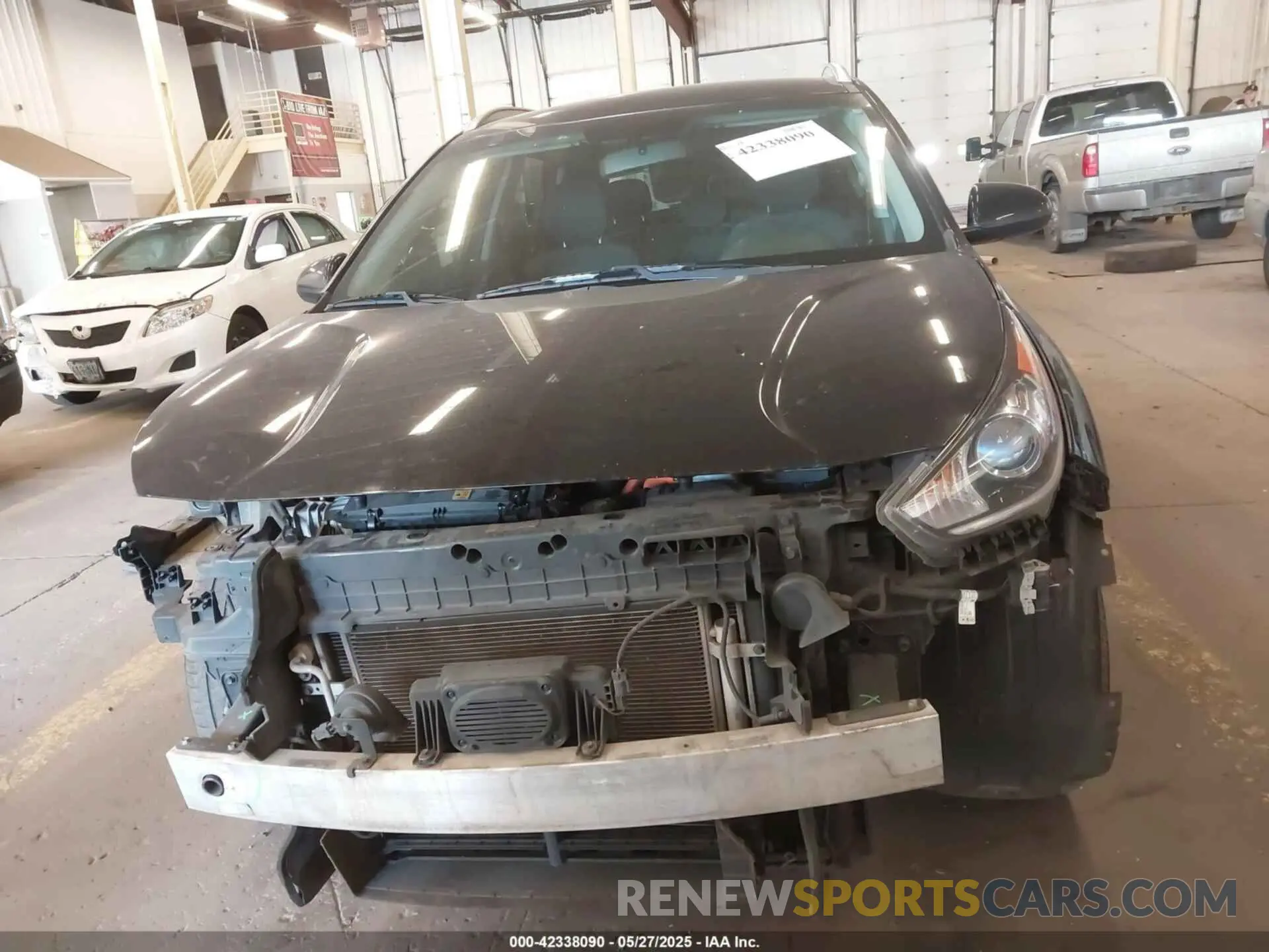 13 Photograph of a damaged car KNDCB3LC6K5252775 KIA NIRO 2019