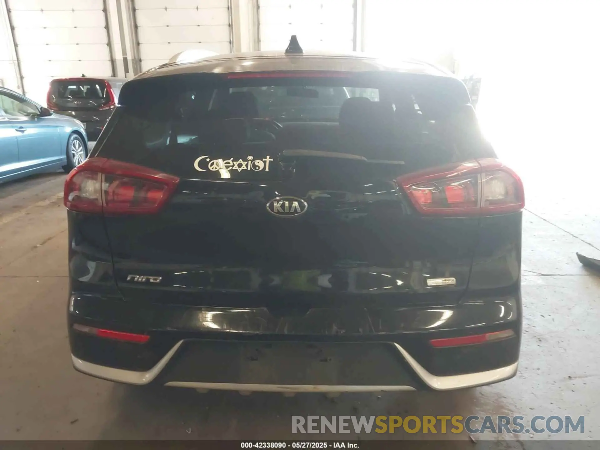 17 Photograph of a damaged car KNDCB3LC6K5252775 KIA NIRO 2019