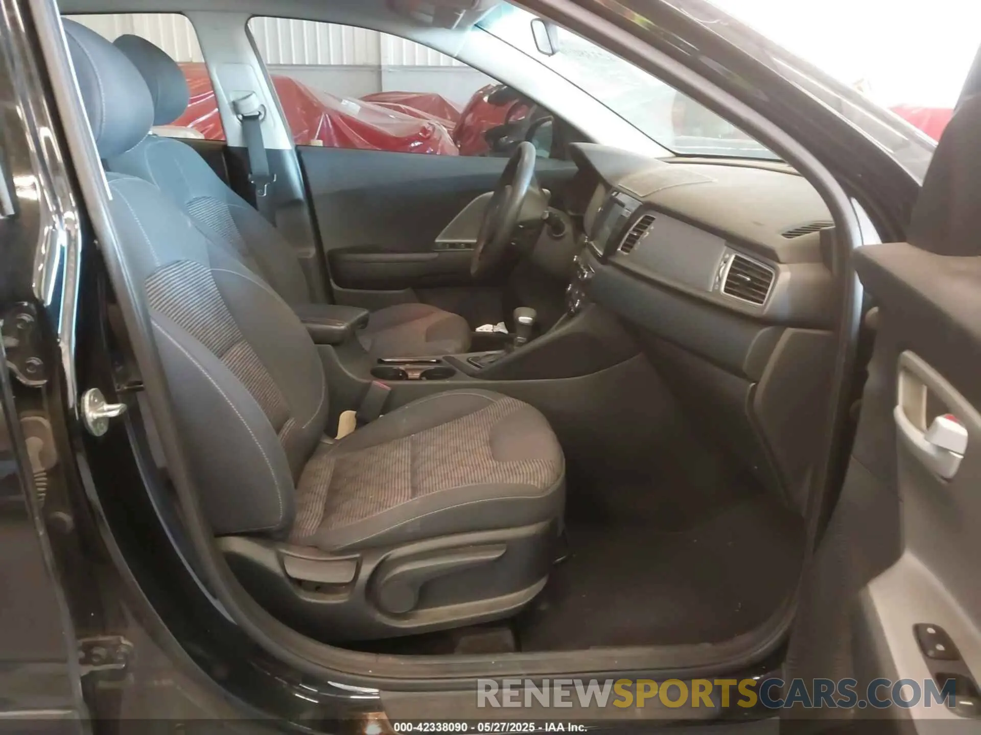 5 Photograph of a damaged car KNDCB3LC6K5252775 KIA NIRO 2019