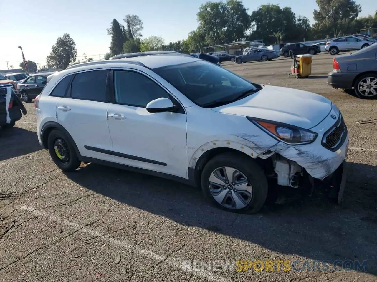 4 Photograph of a damaged car KNDCB3LC6K5253277 KIA NIRO 2019