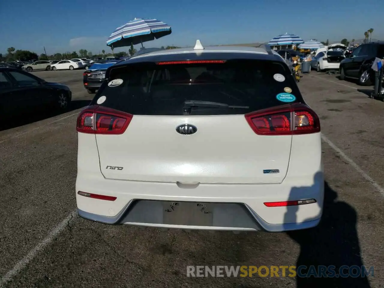 6 Photograph of a damaged car KNDCB3LC6K5253277 KIA NIRO 2019