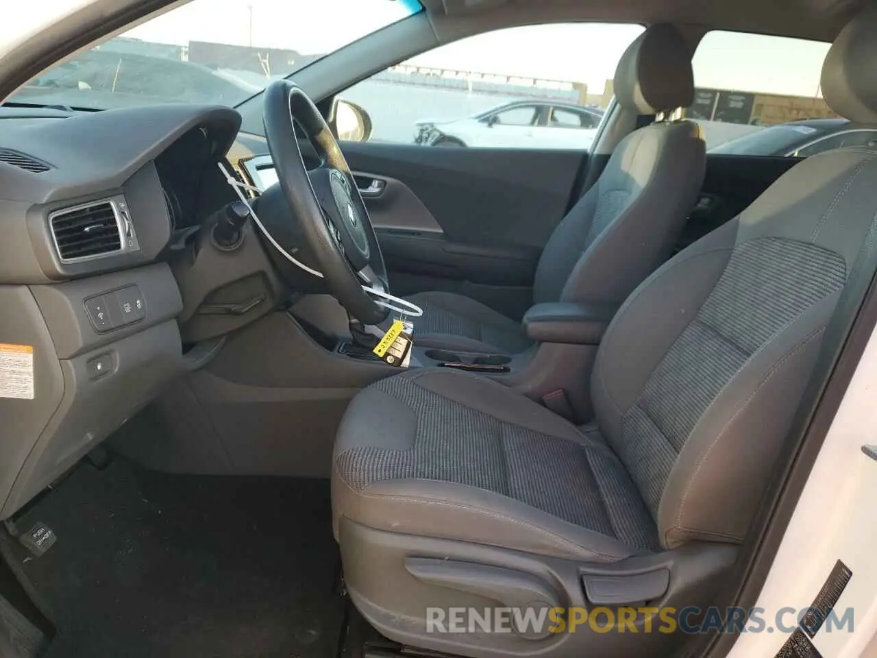 7 Photograph of a damaged car KNDCB3LC6K5253277 KIA NIRO 2019
