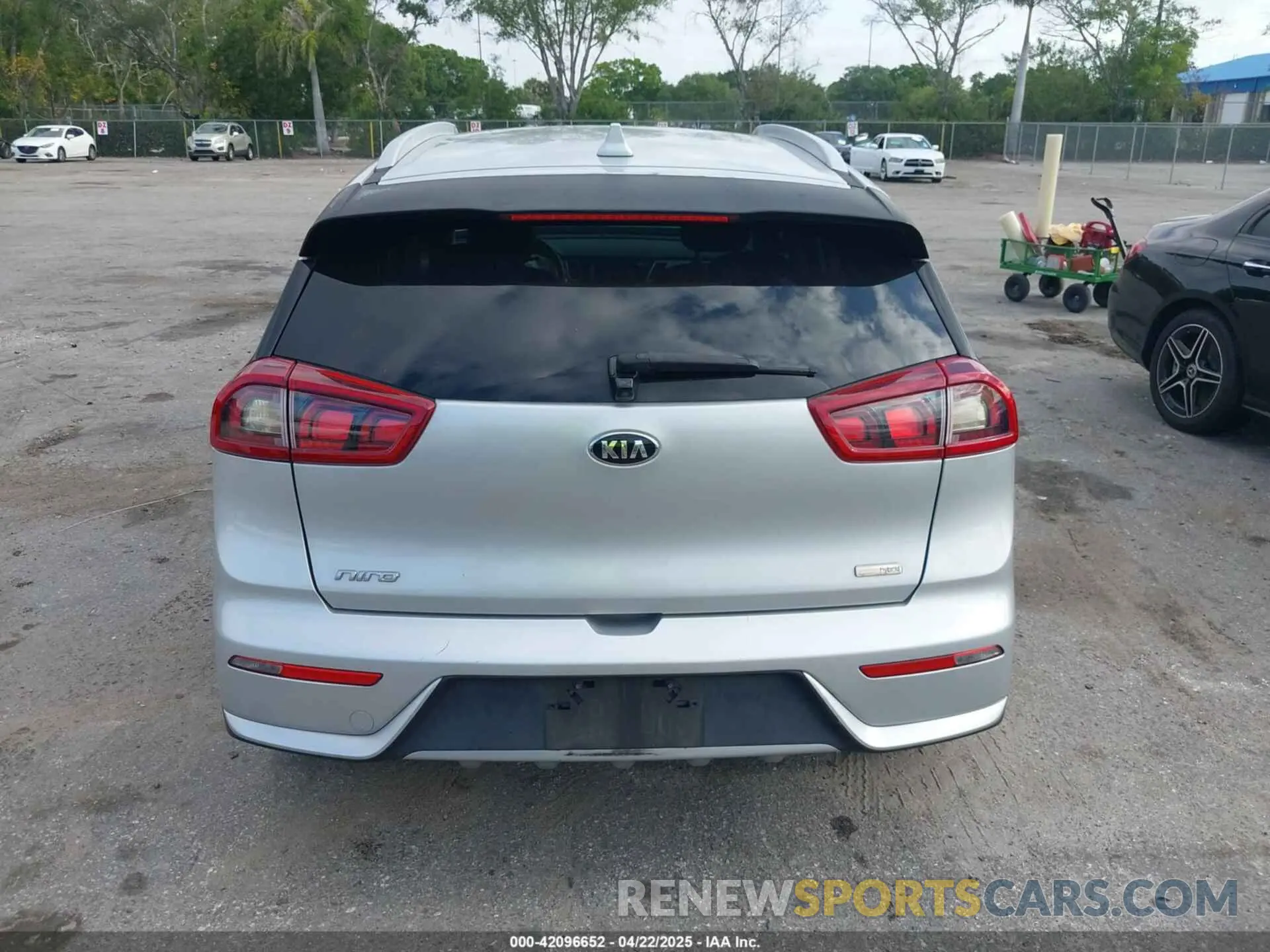16 Photograph of a damaged car KNDCB3LC7K5231434 KIA NIRO 2019