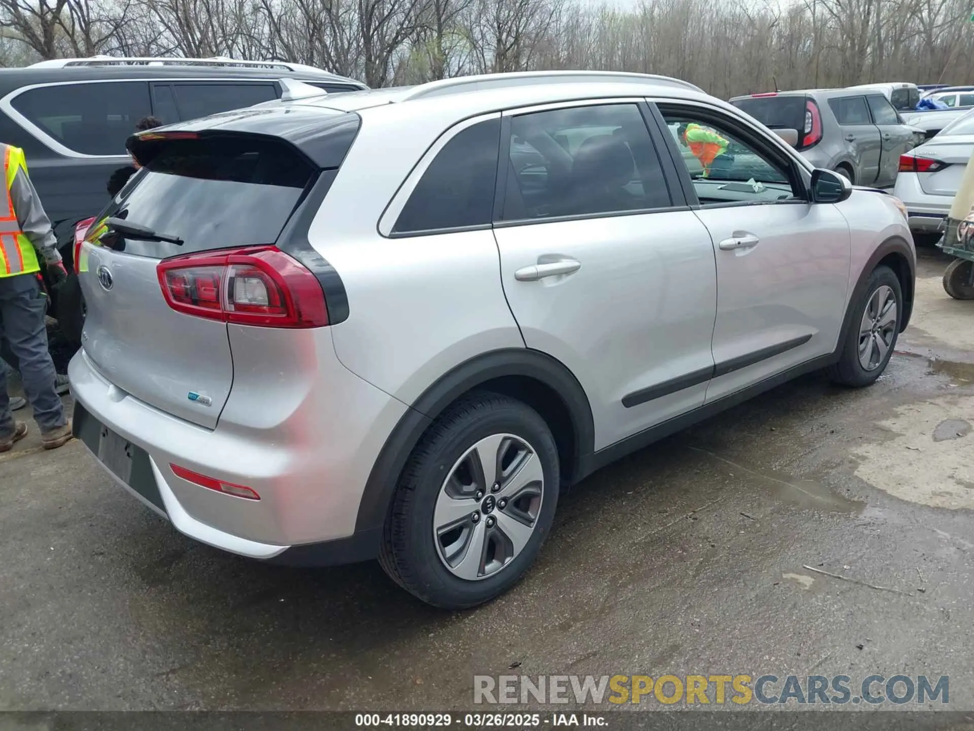 4 Photograph of a damaged car KNDCB3LC7K5233362 KIA NIRO 2019