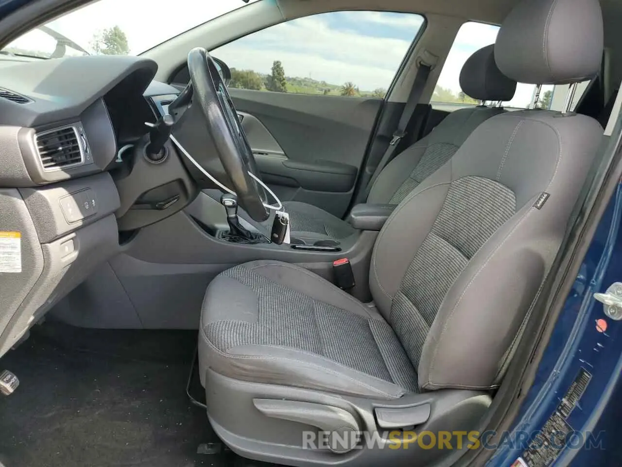 7 Photograph of a damaged car KNDCB3LC7K5257192 KIA NIRO 2019