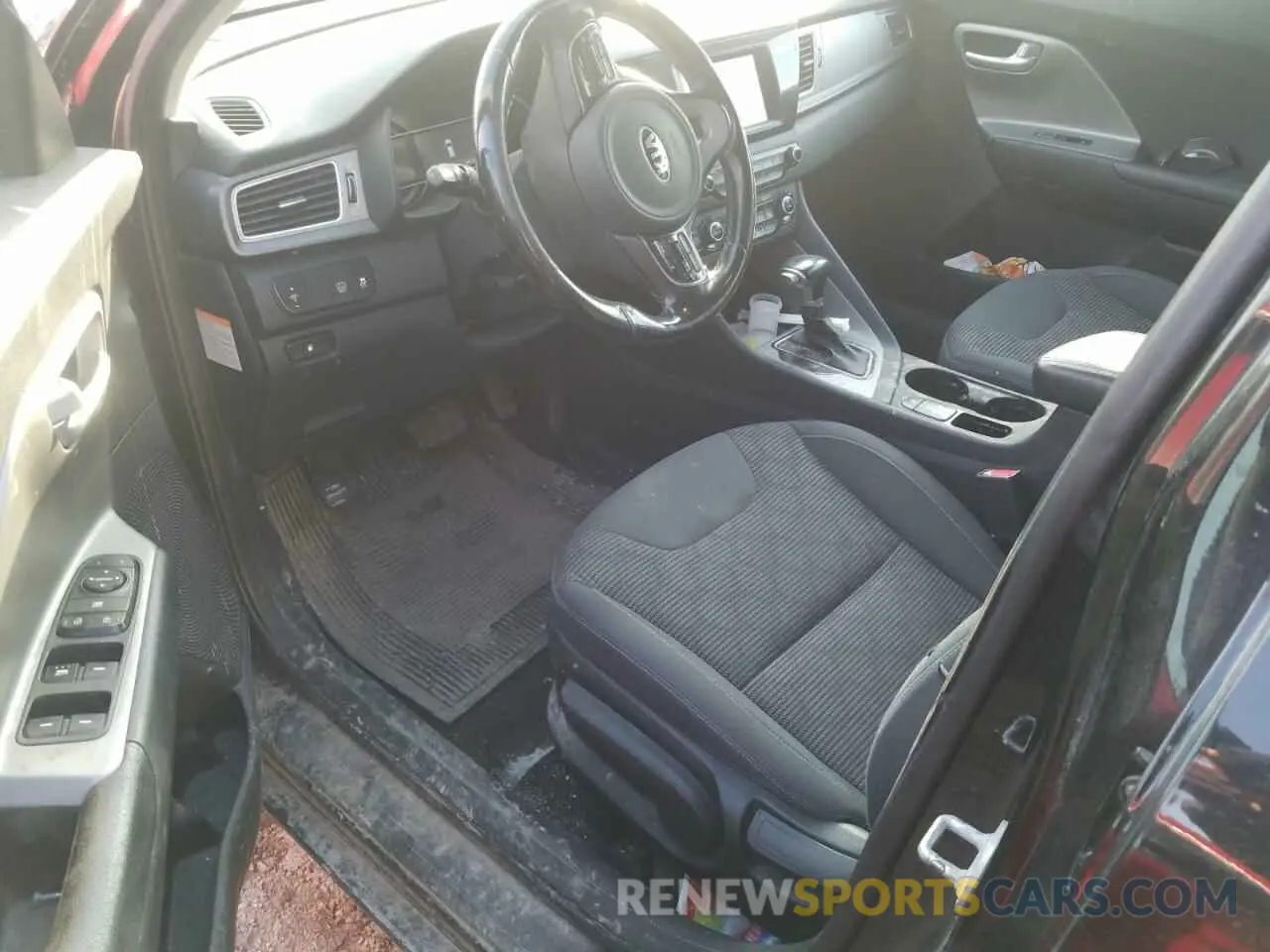 7 Photograph of a damaged car KNDCB3LC7K5257225 KIA NIRO 2019
