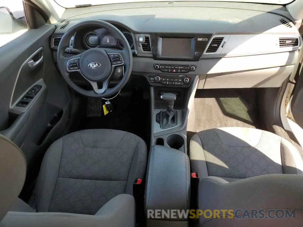 8 Photograph of a damaged car KNDCB3LC7K5264417 KIA NIRO 2019