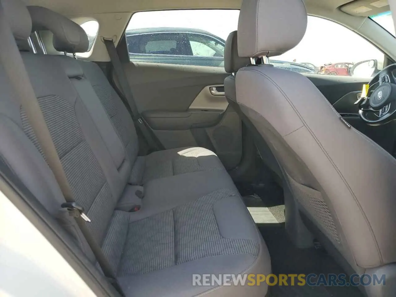 10 Photograph of a damaged car KNDCB3LC7K5346700 KIA NIRO 2019