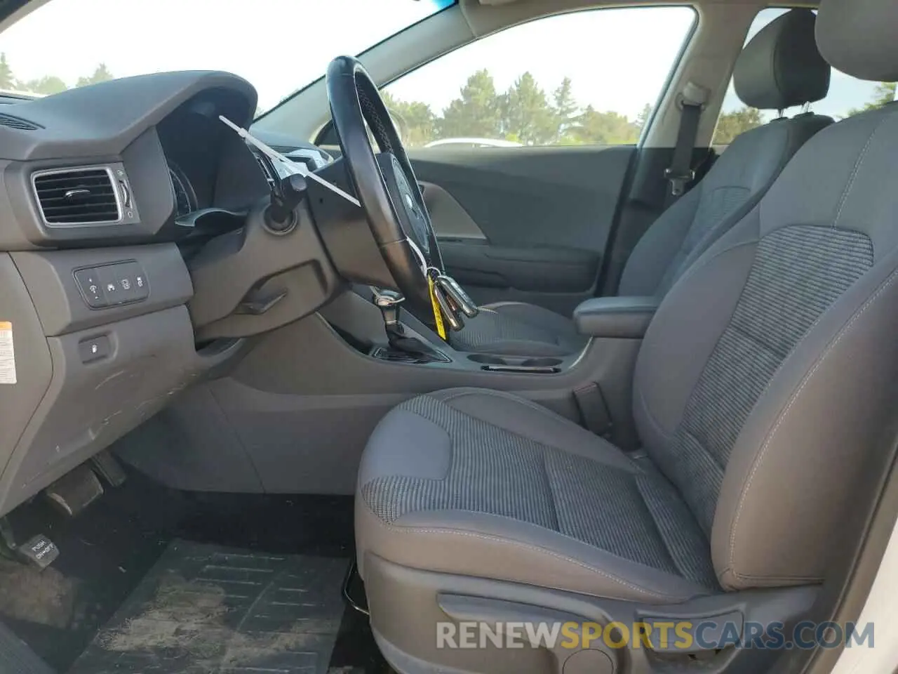 7 Photograph of a damaged car KNDCB3LC7K5346700 KIA NIRO 2019