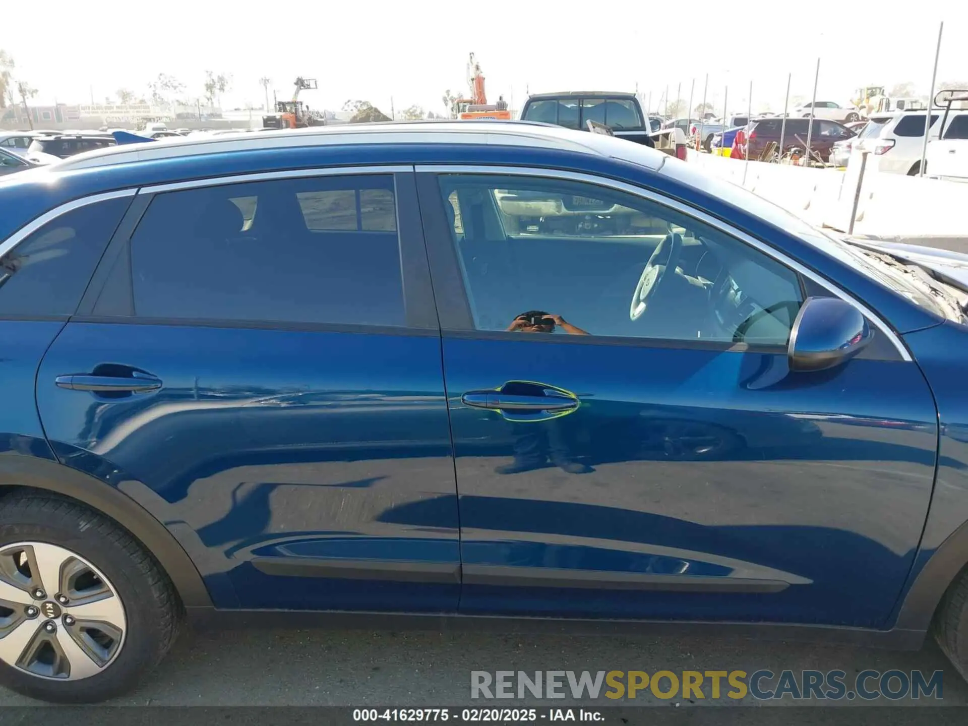 13 Photograph of a damaged car KNDCB3LC8K5327931 KIA NIRO 2019