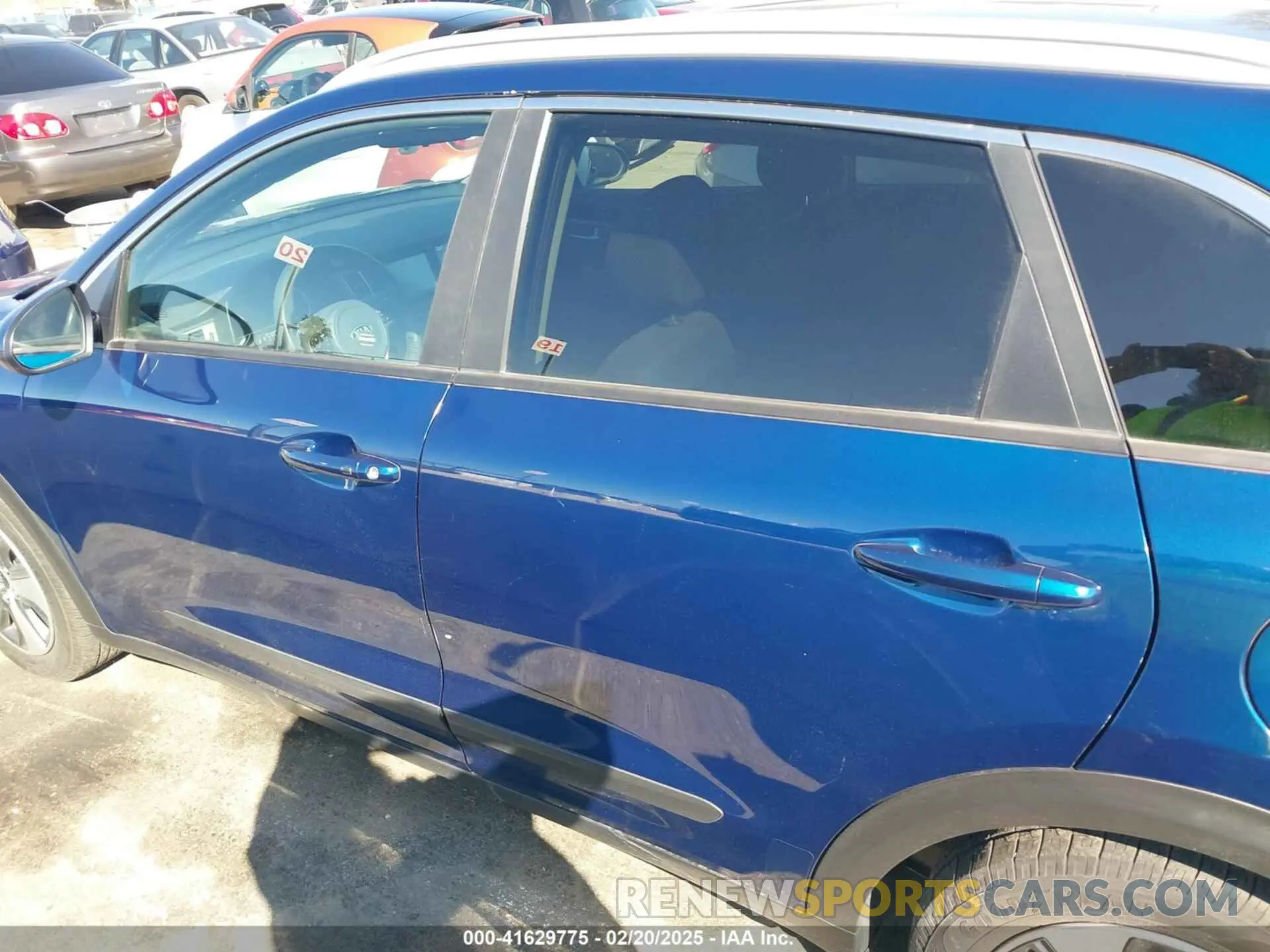 14 Photograph of a damaged car KNDCB3LC8K5327931 KIA NIRO 2019
