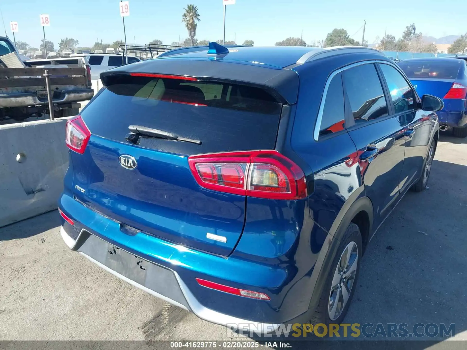 4 Photograph of a damaged car KNDCB3LC8K5327931 KIA NIRO 2019