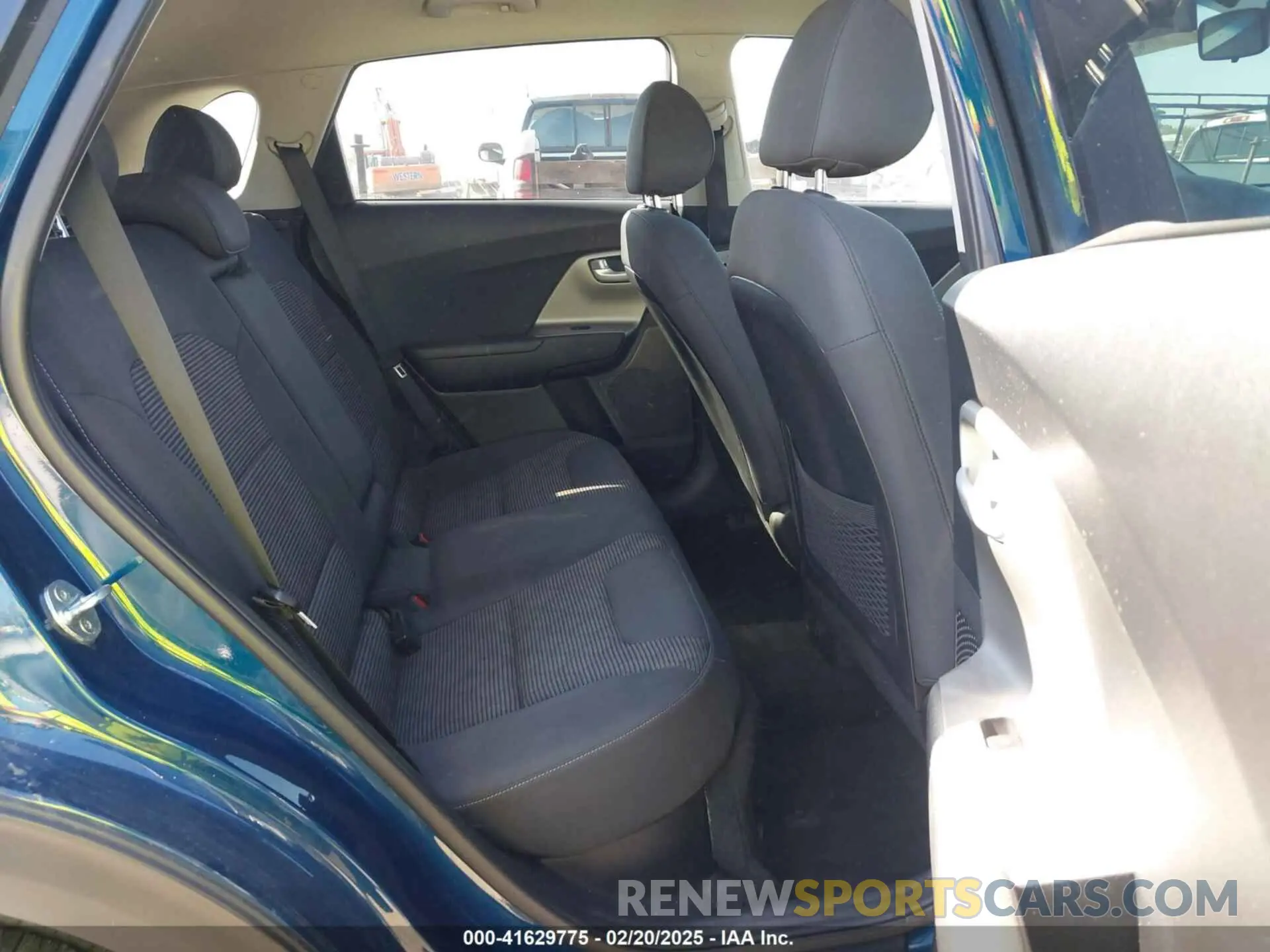 8 Photograph of a damaged car KNDCB3LC8K5327931 KIA NIRO 2019