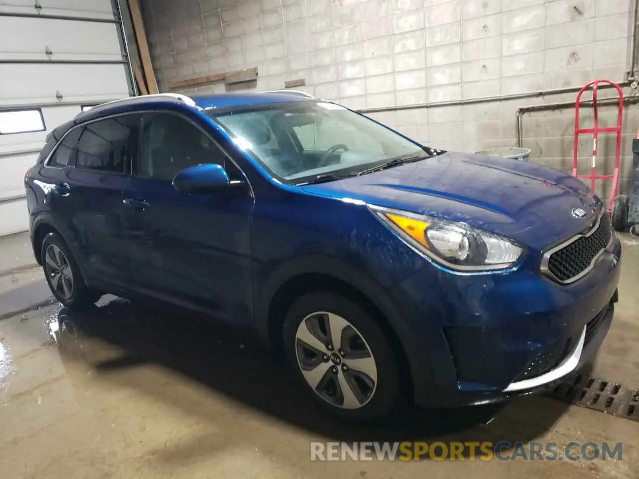 4 Photograph of a damaged car KNDCB3LC8K5335589 KIA NIRO 2019