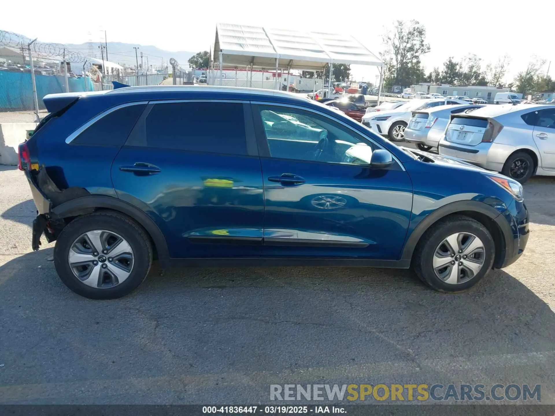 13 Photograph of a damaged car KNDCB3LC8K5336726 KIA NIRO 2019