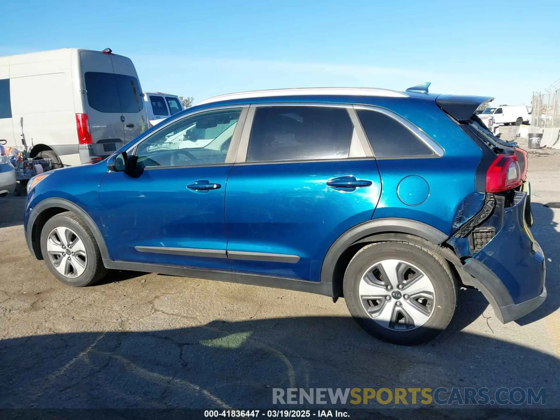 14 Photograph of a damaged car KNDCB3LC8K5336726 KIA NIRO 2019