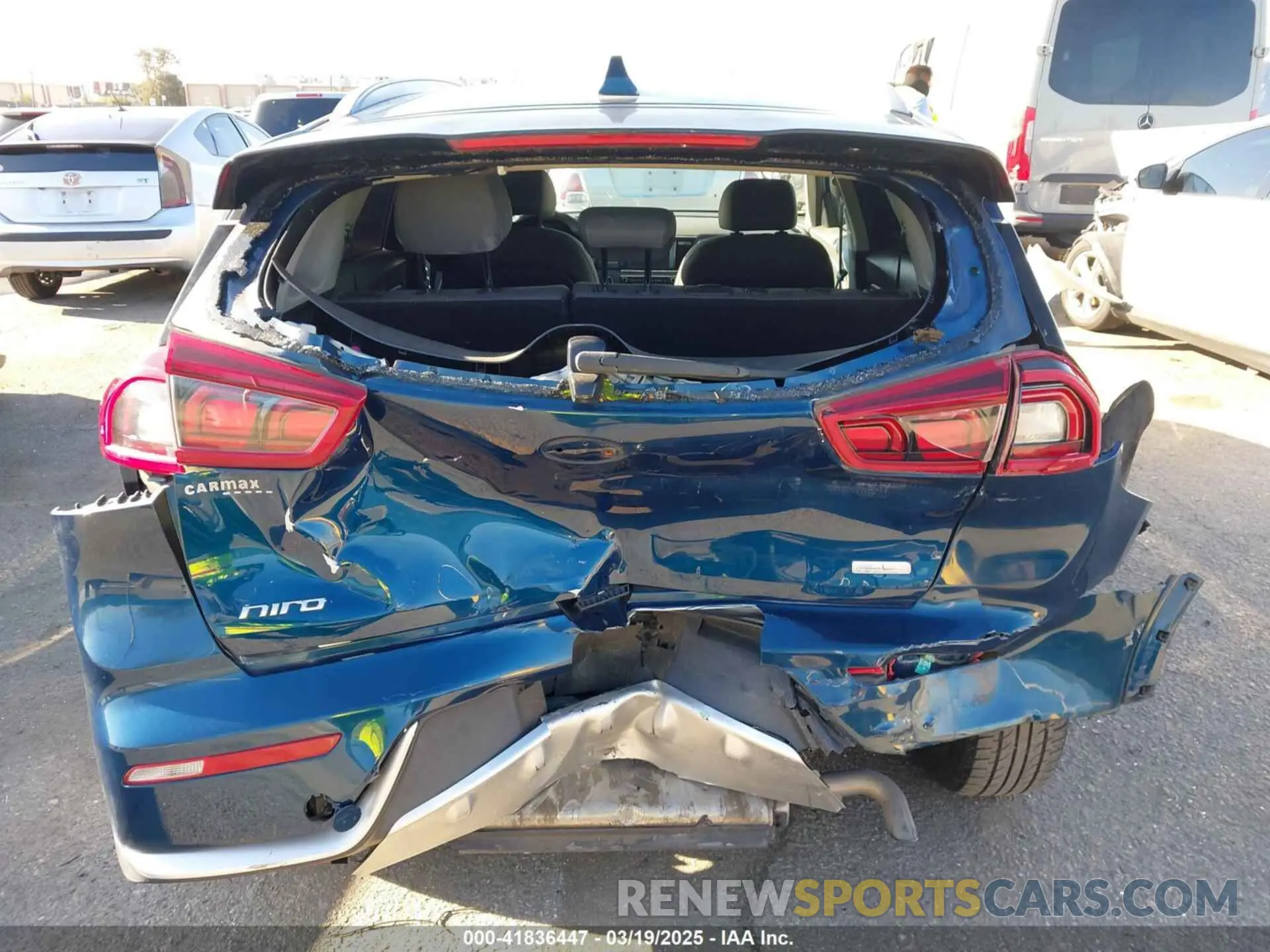 16 Photograph of a damaged car KNDCB3LC8K5336726 KIA NIRO 2019