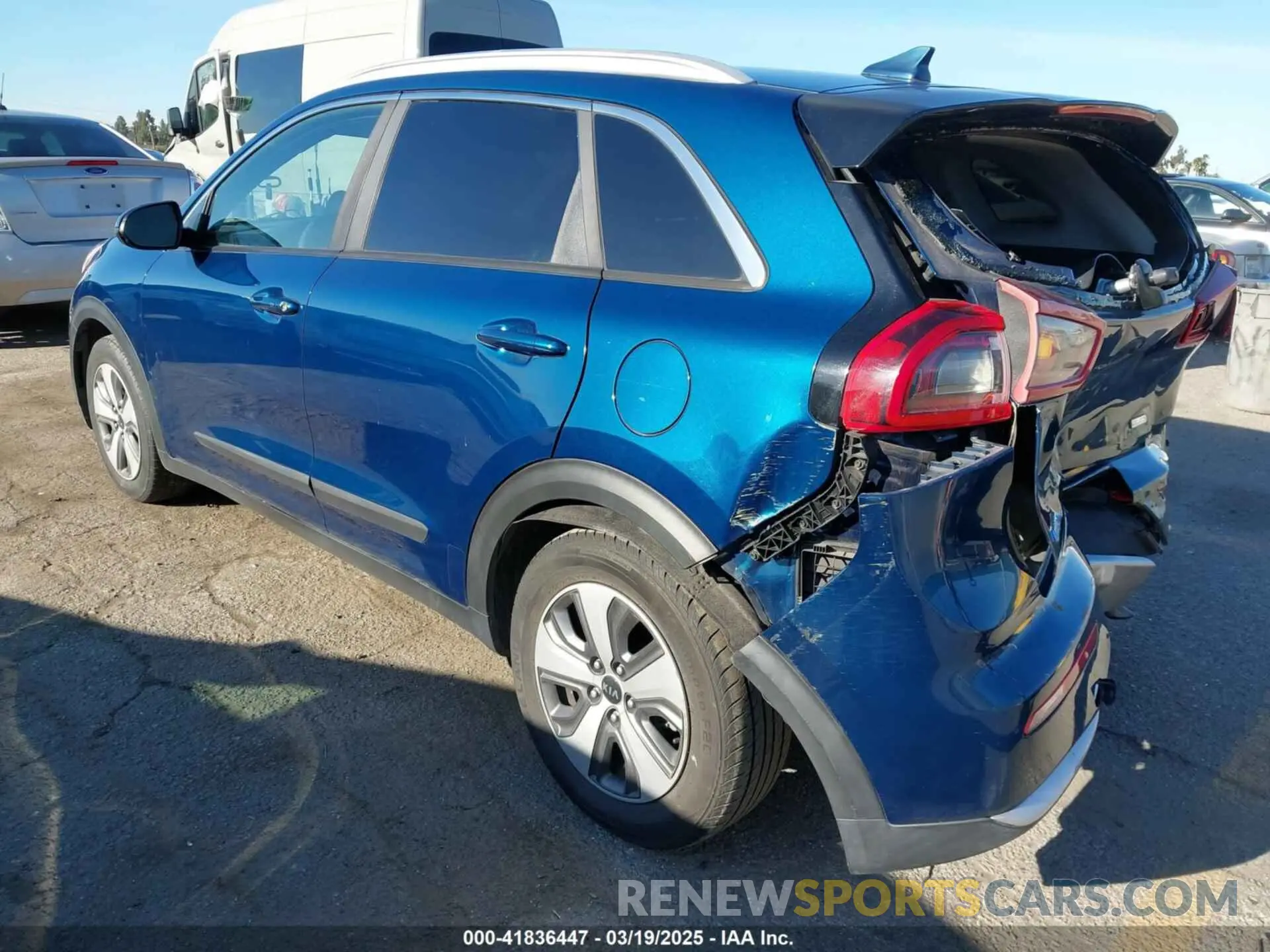3 Photograph of a damaged car KNDCB3LC8K5336726 KIA NIRO 2019